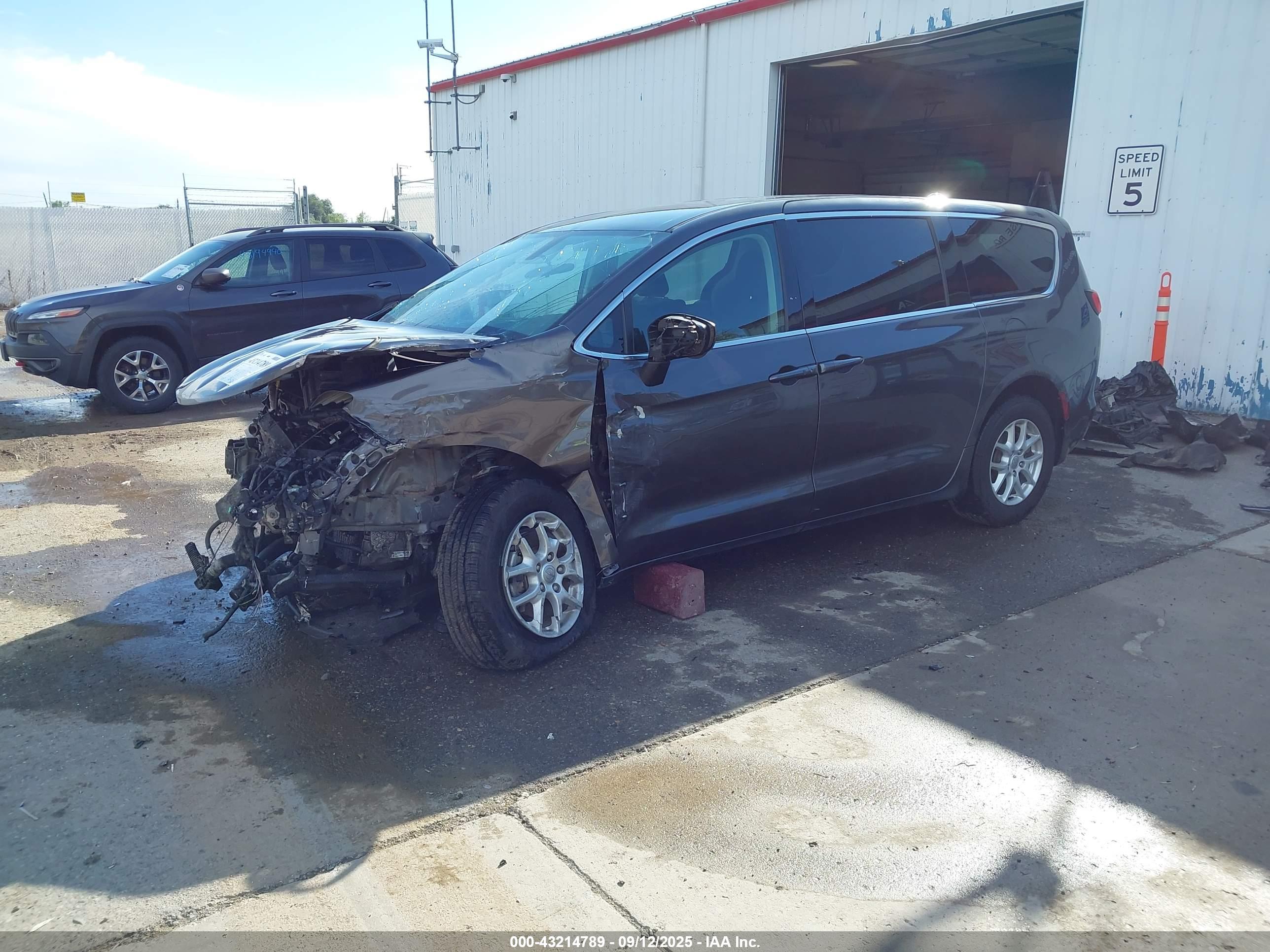 CHRYSLER PACIFICA image 2