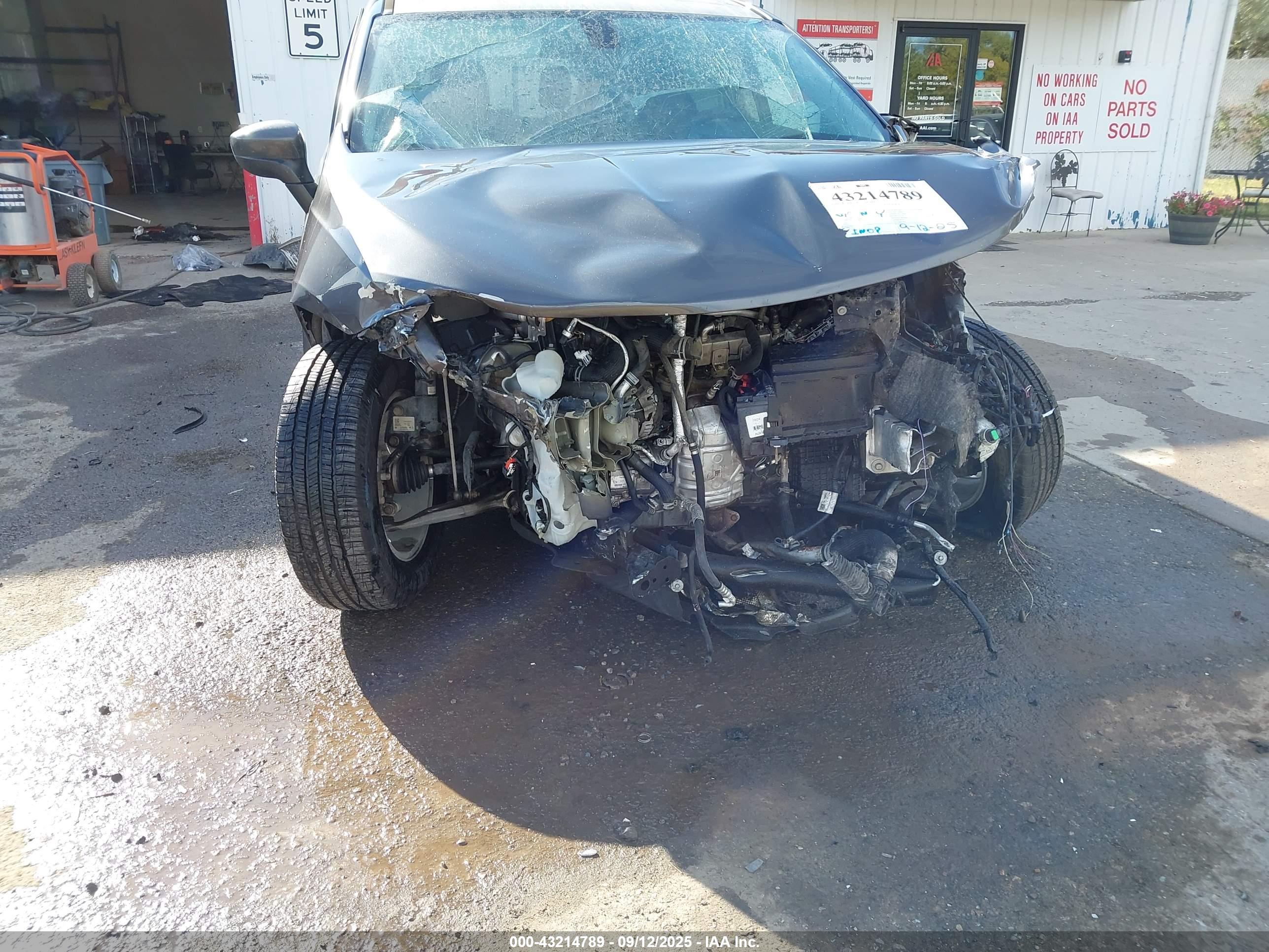 CHRYSLER PACIFICA image 6