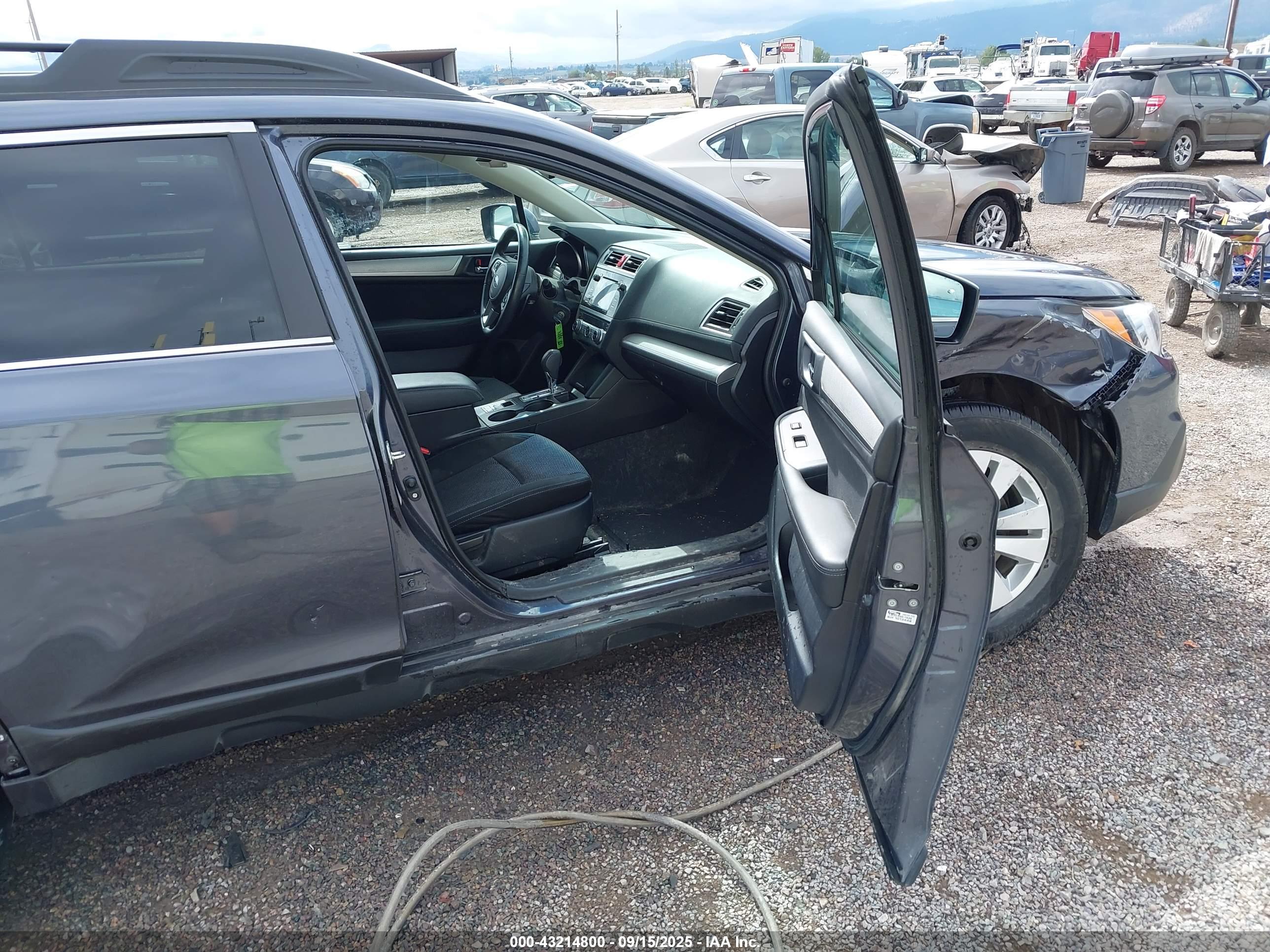 SUBARU OUTBACK image 5