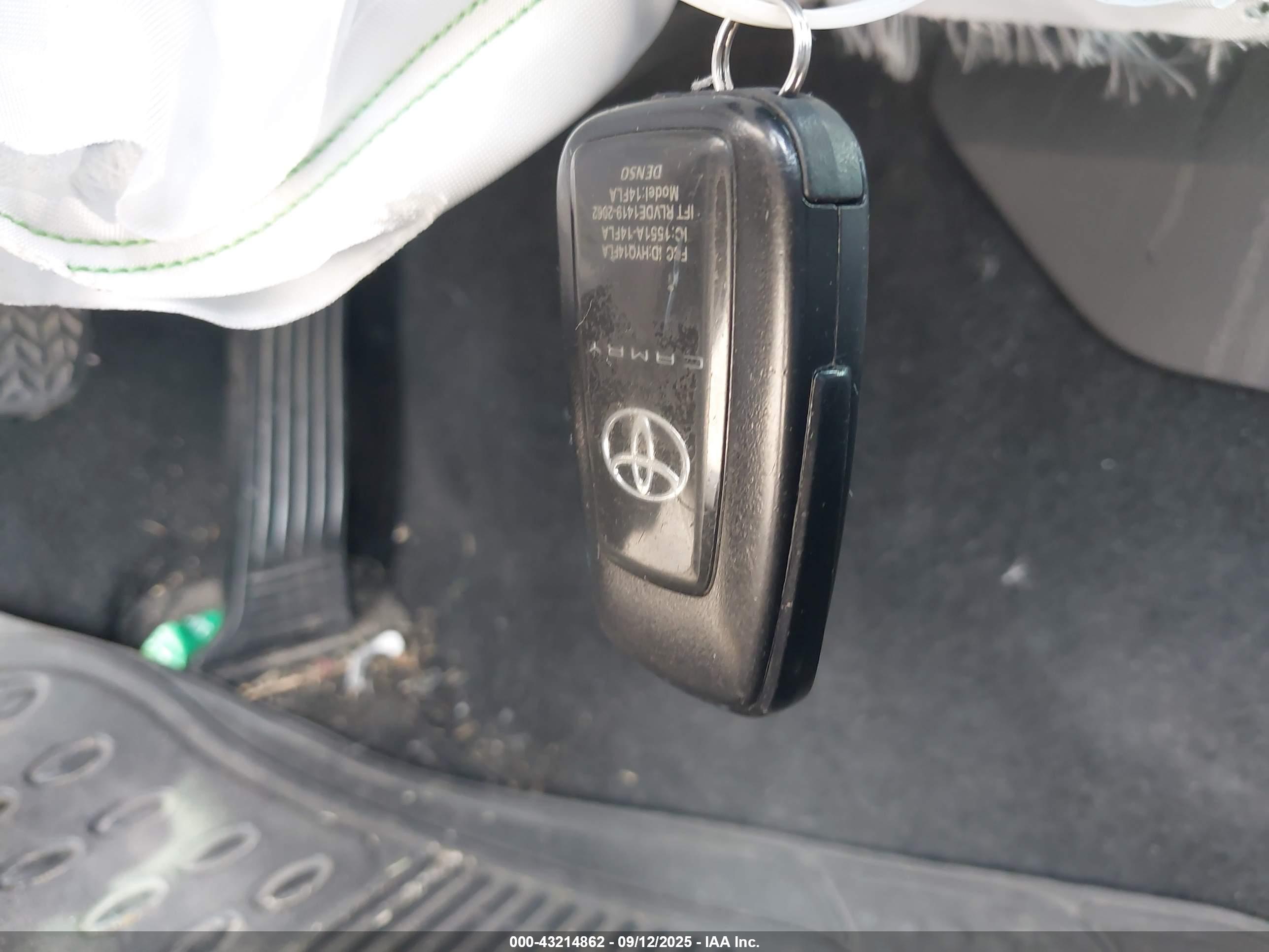 TOYOTA CAMRY image 11