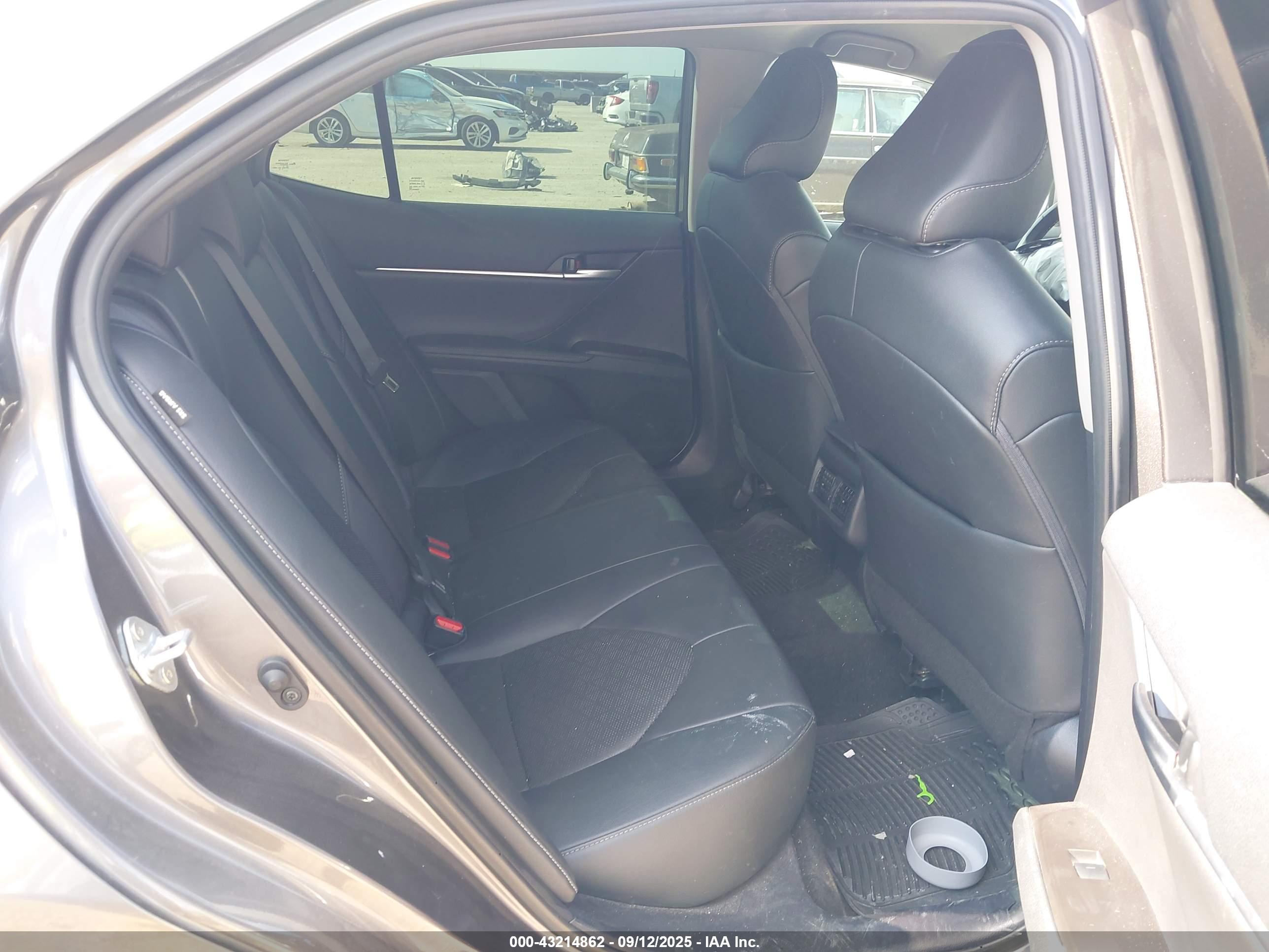 TOYOTA CAMRY image 8