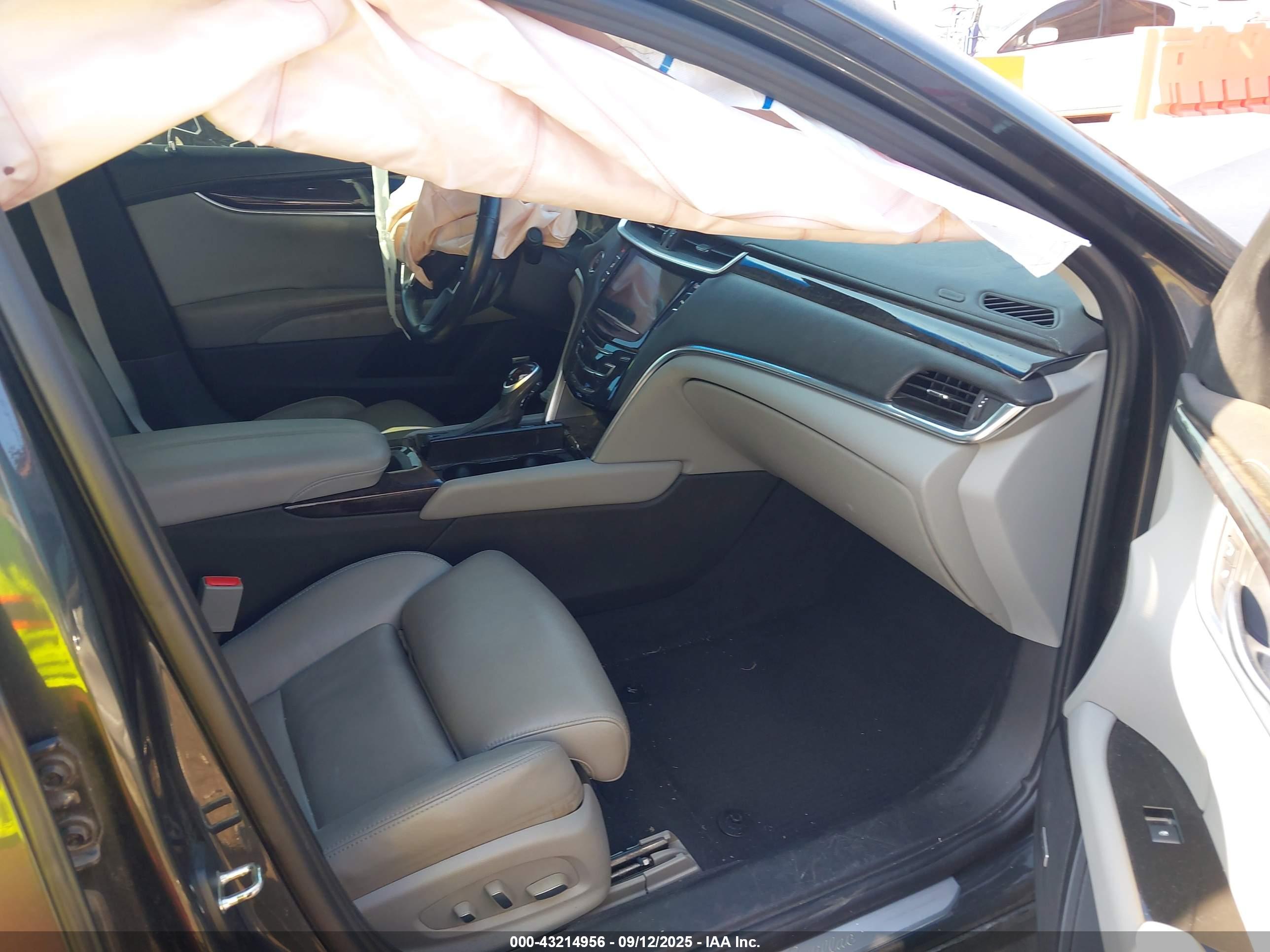 CADILLAC XTS image 5