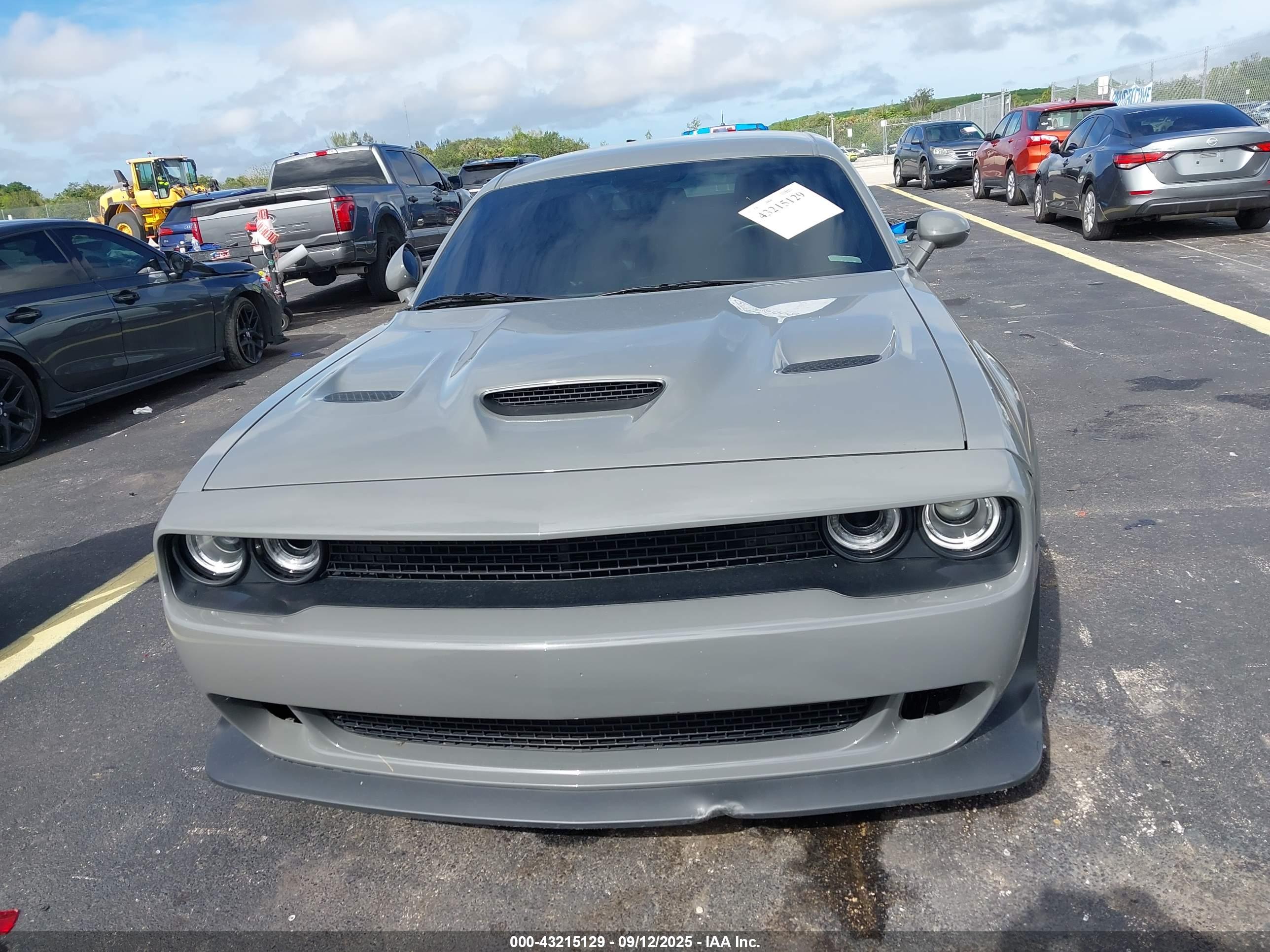 DODGE CHALLENGER image 6