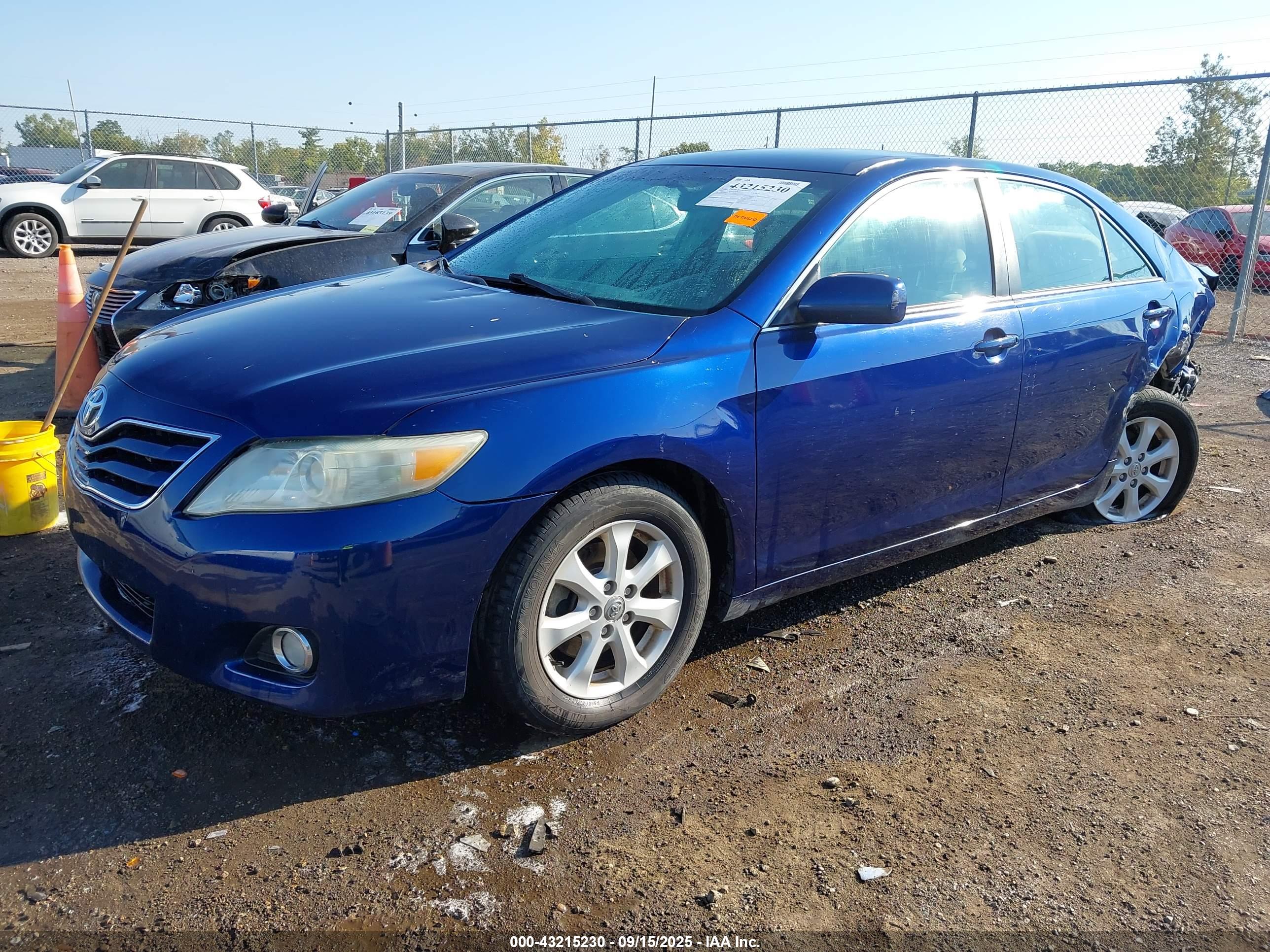 TOYOTA CAMRY image 2