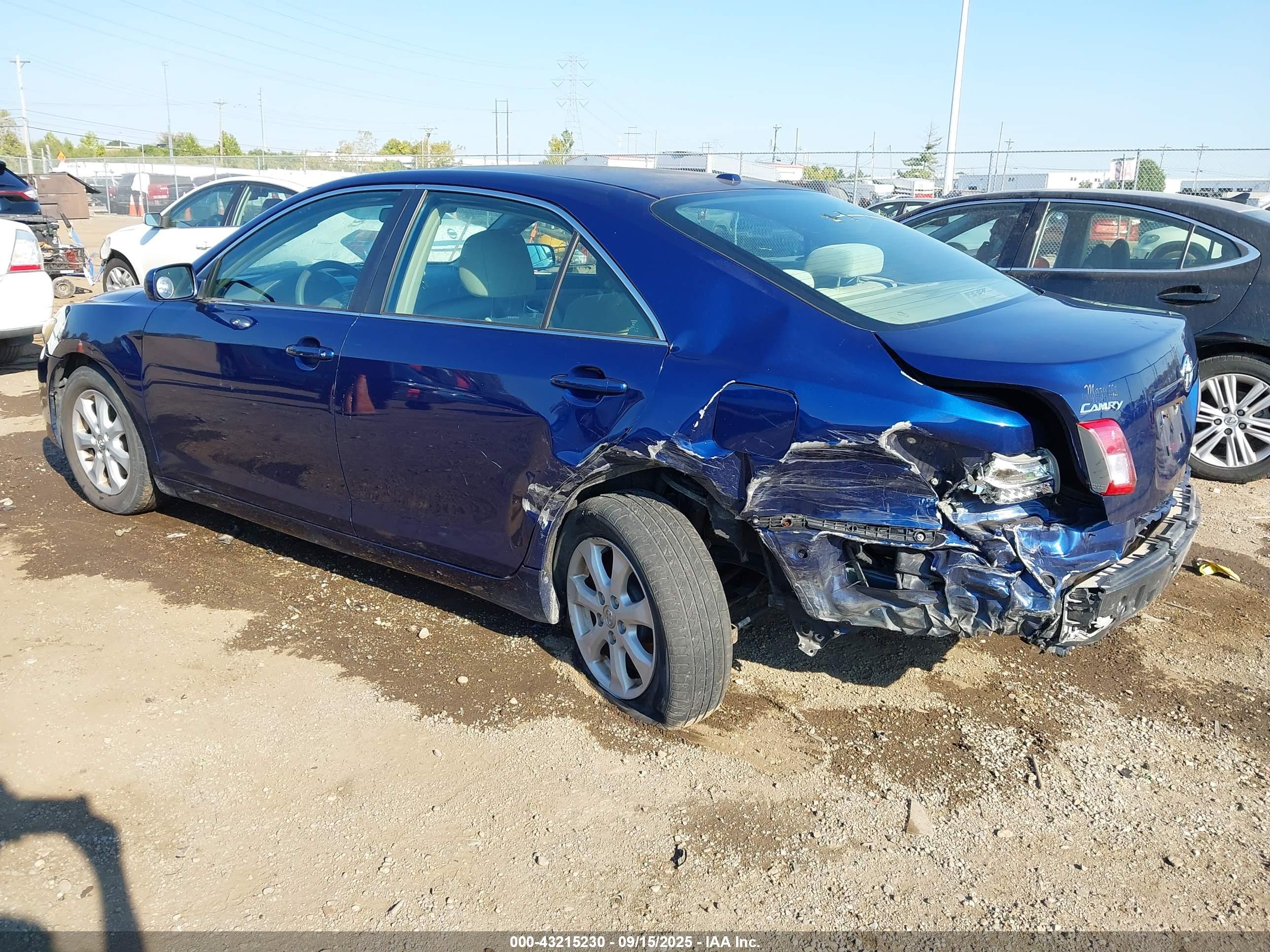 TOYOTA CAMRY image 3