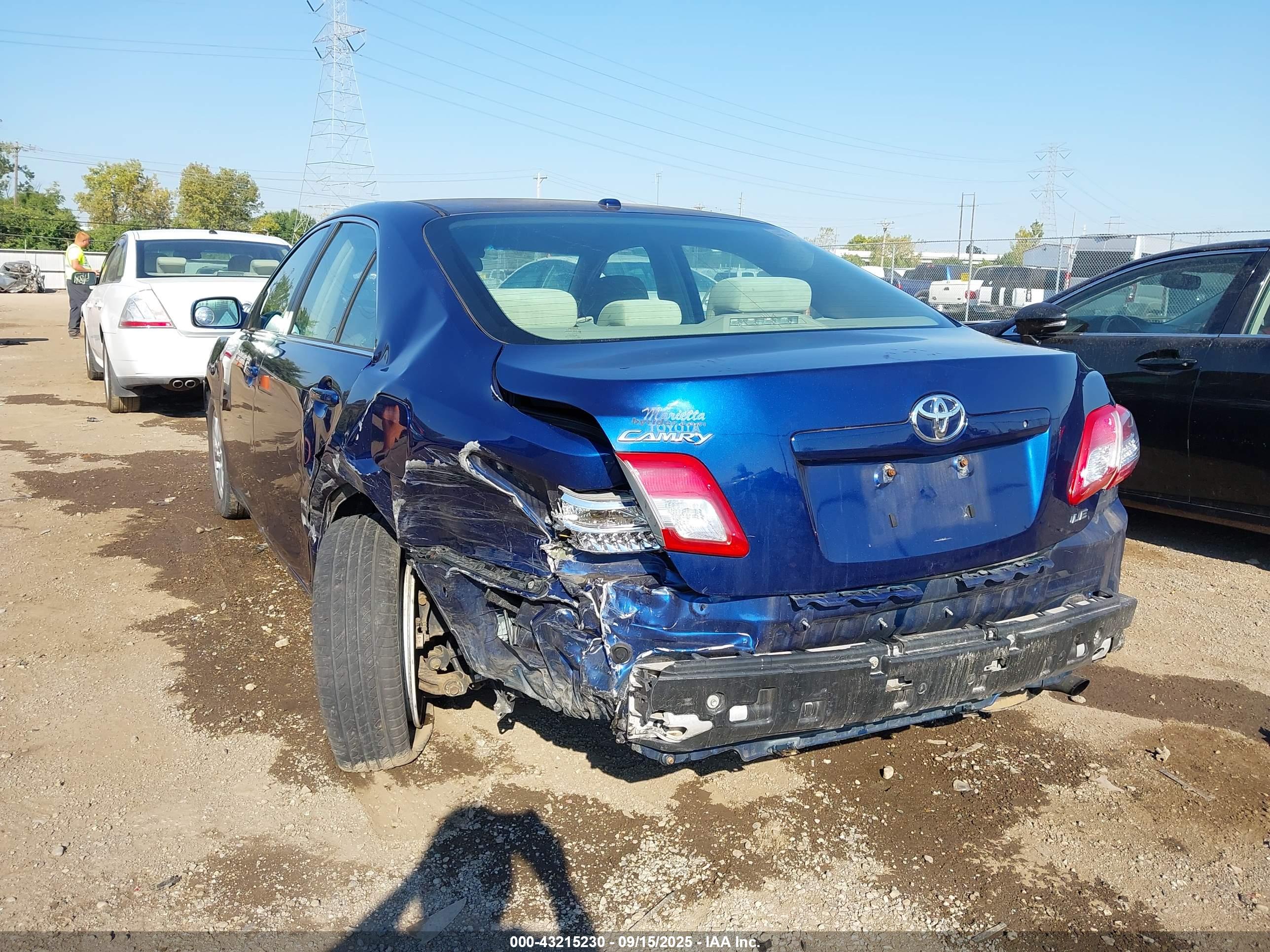 TOYOTA CAMRY image 6