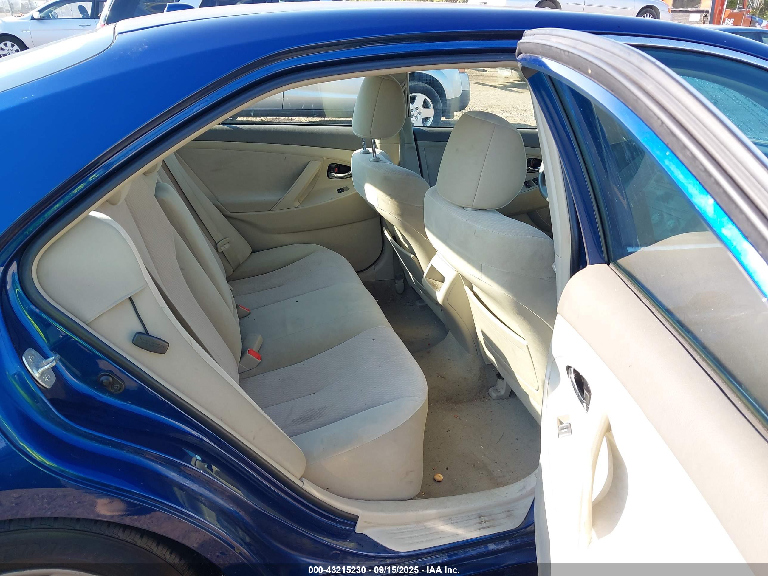 TOYOTA CAMRY image 8