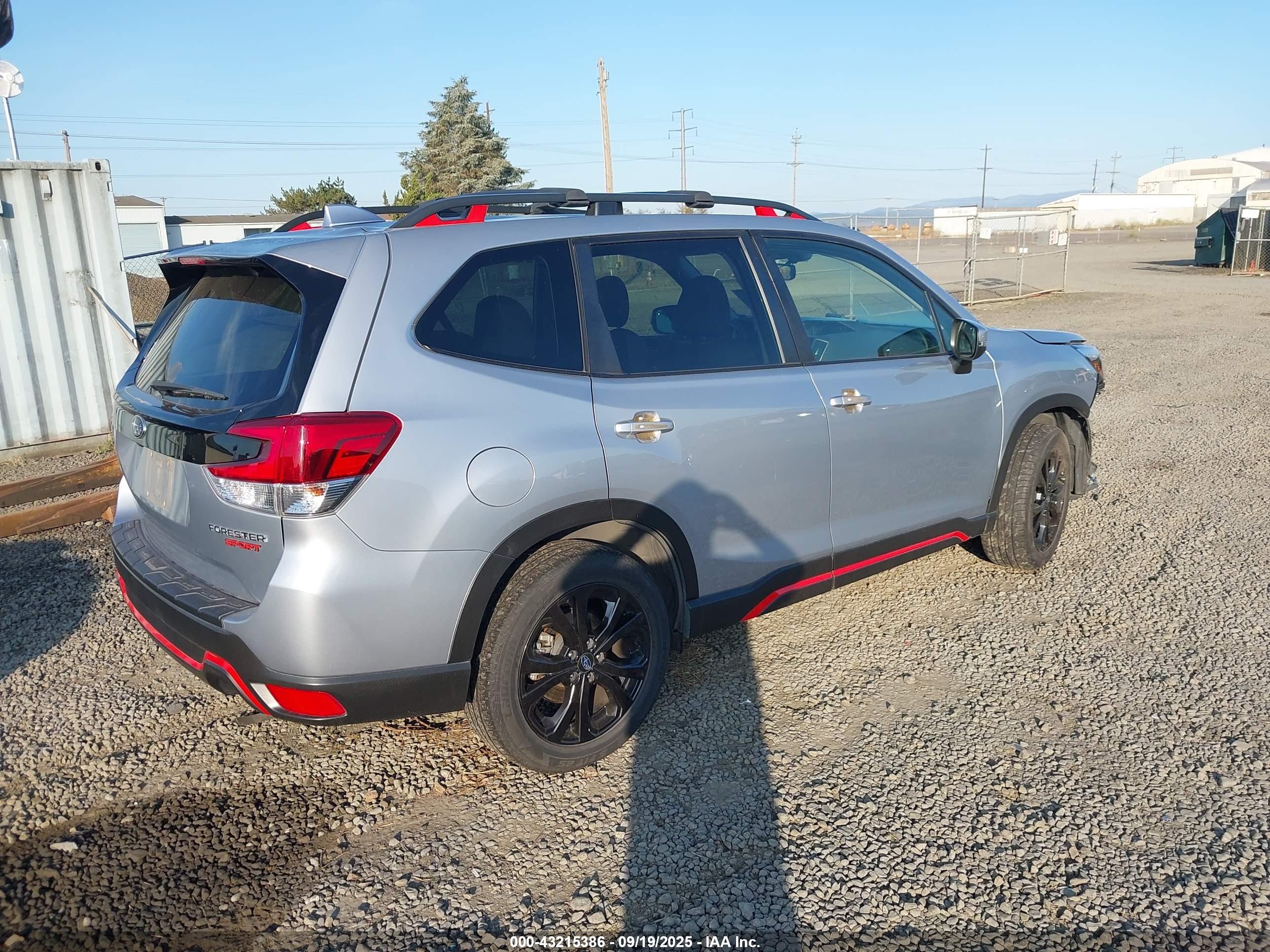 SUBARU FORESTER image 4