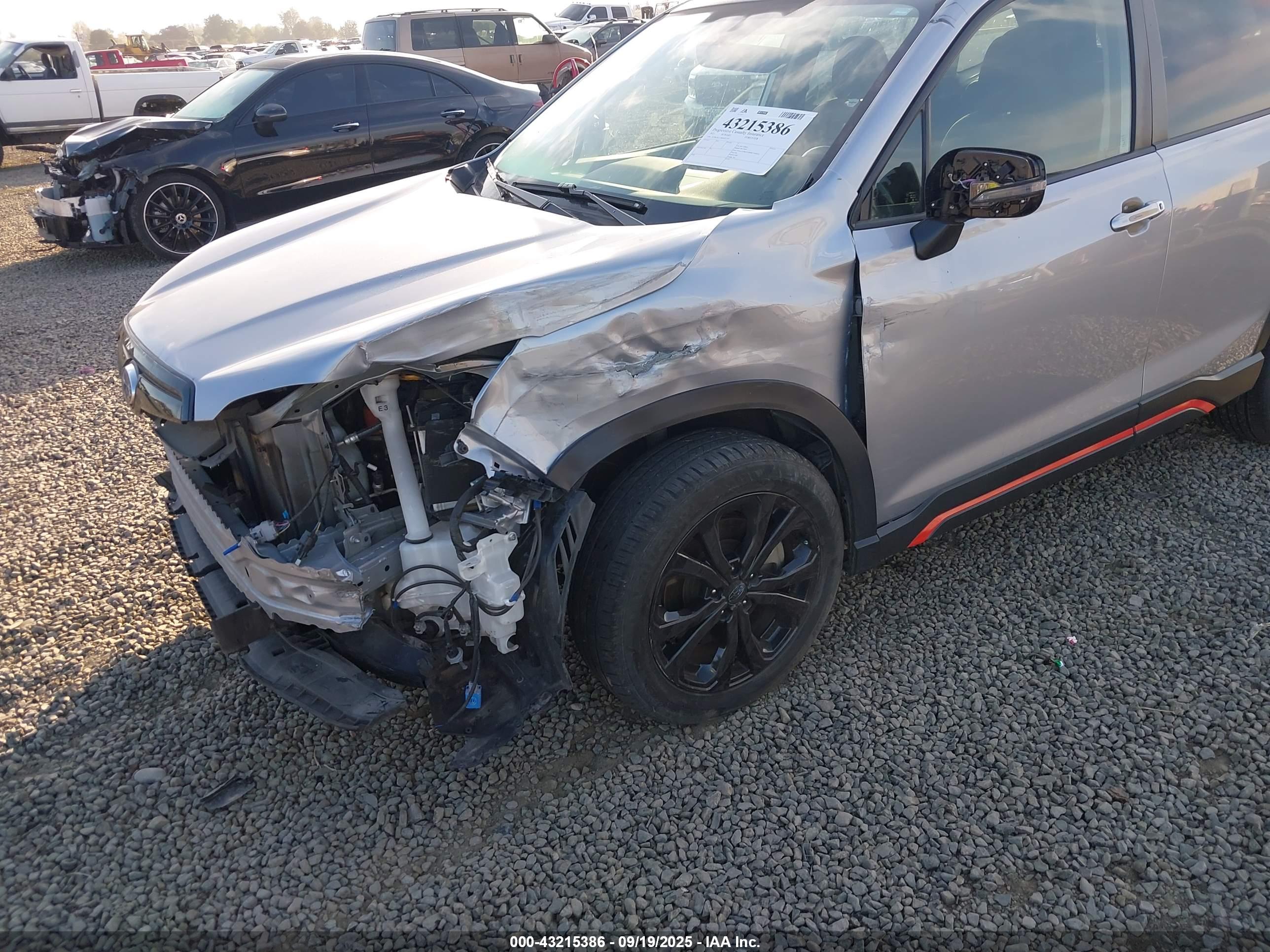 SUBARU FORESTER image 6