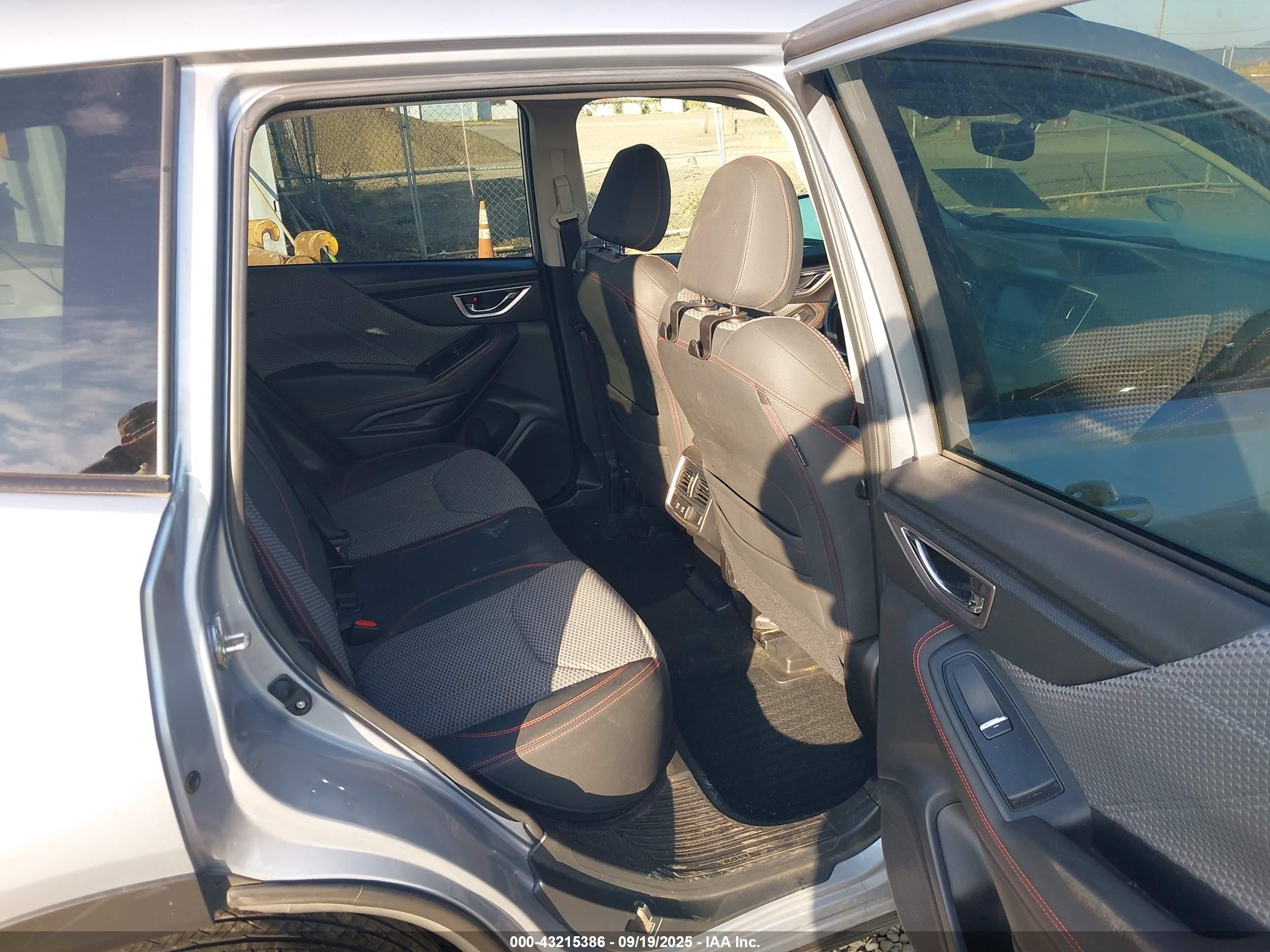 SUBARU FORESTER image 8