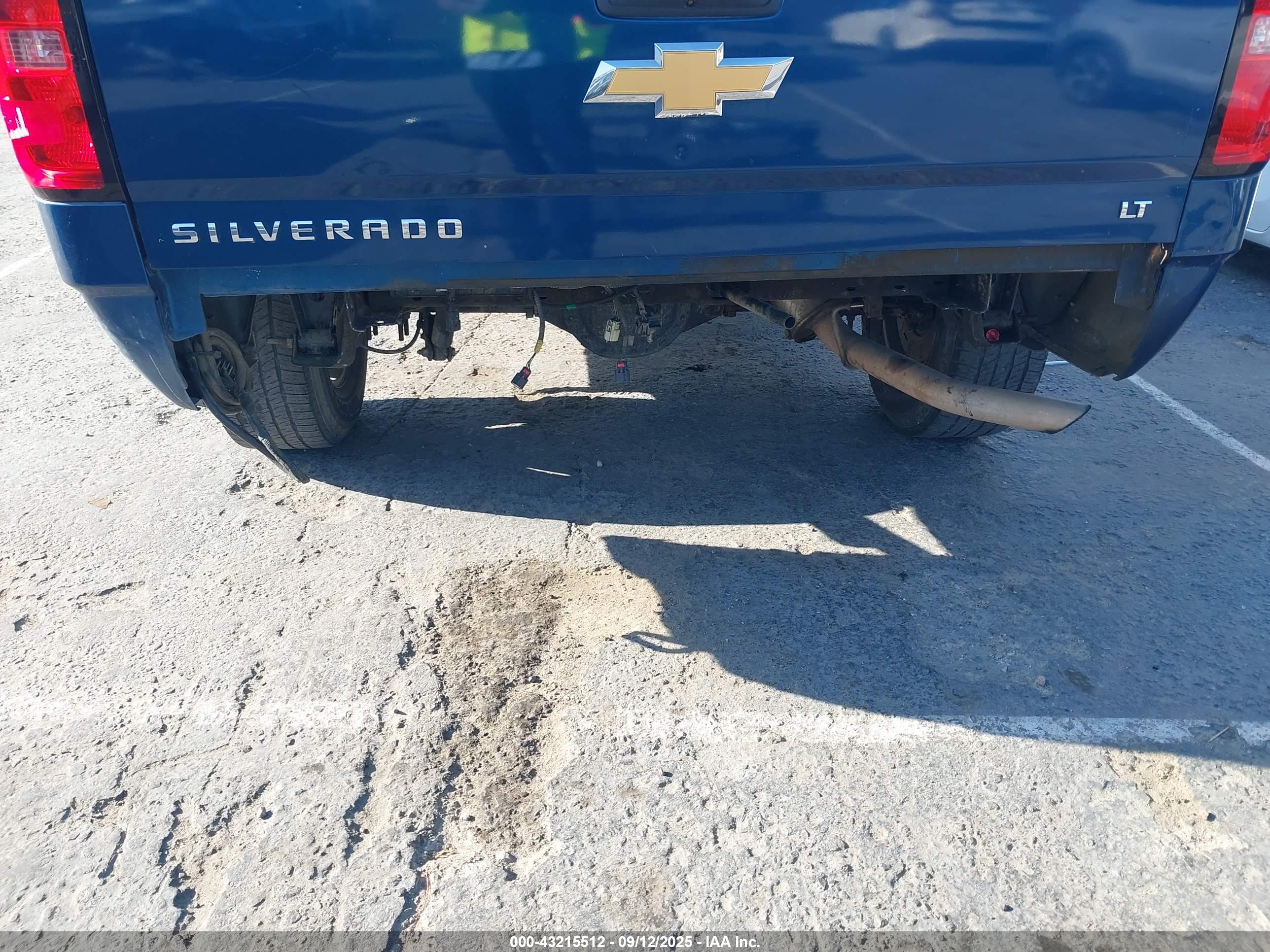 CHEVROLET SILVERADO image 6