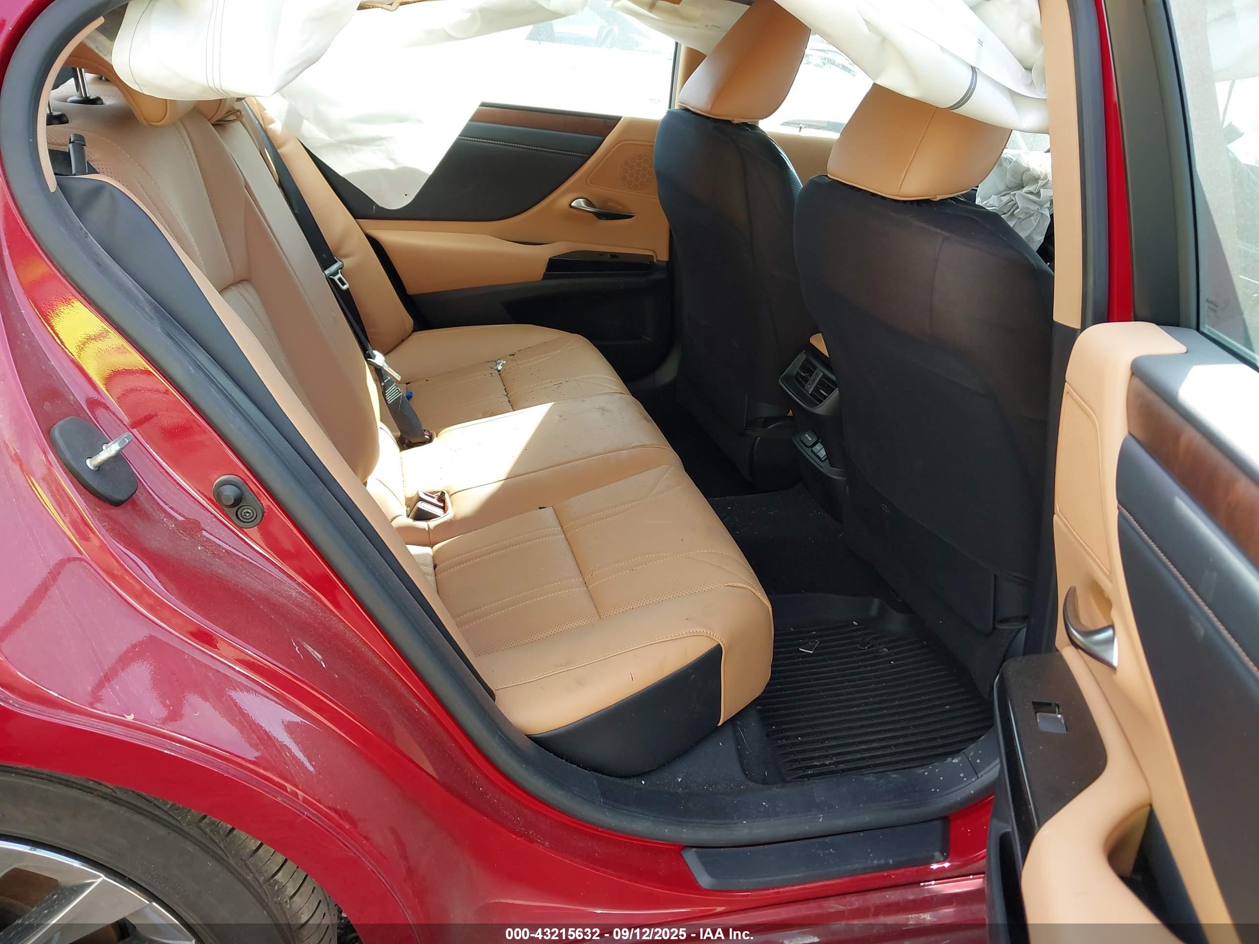 LEXUS ES image 8