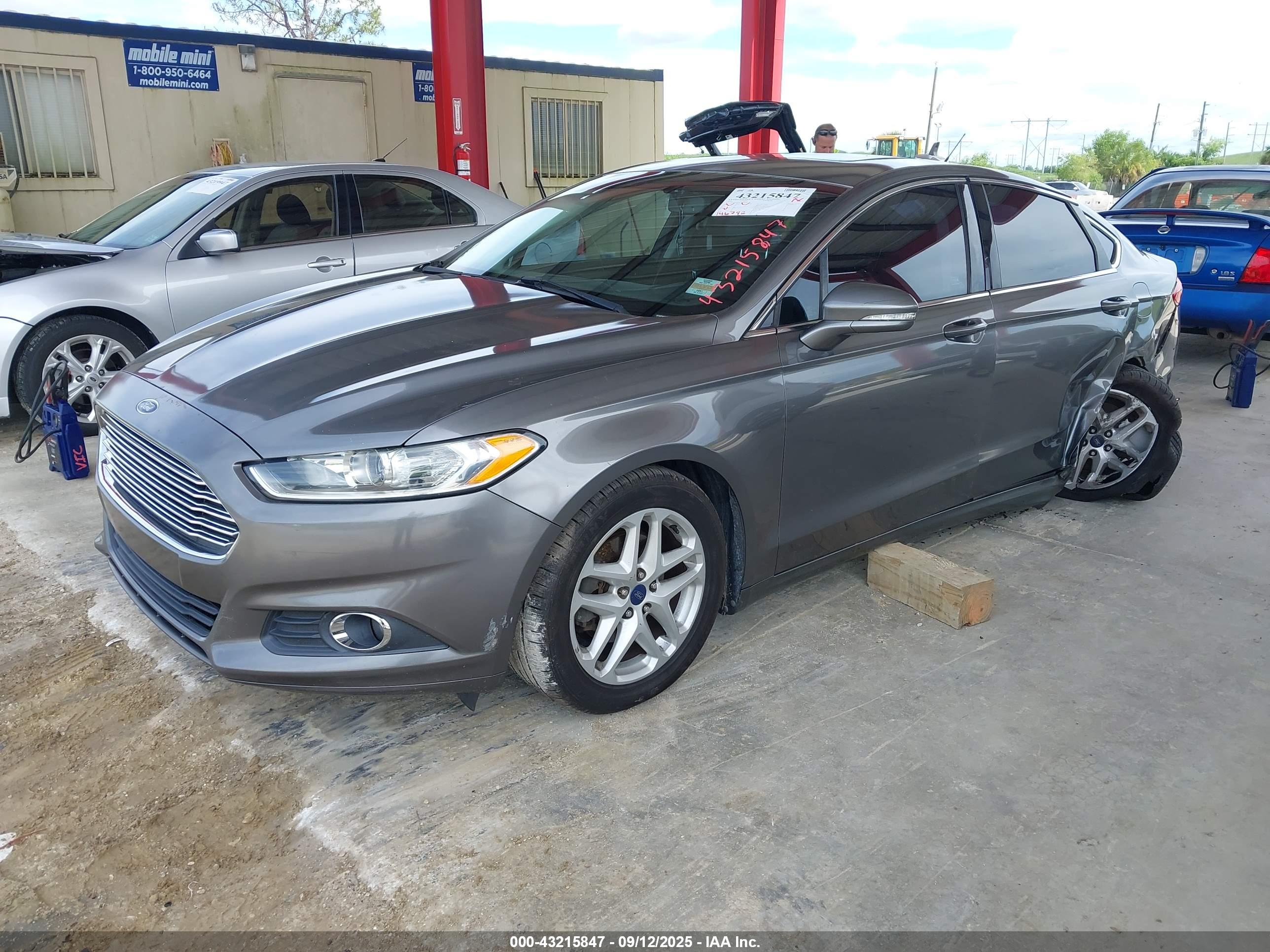 FORD FUSION image 2