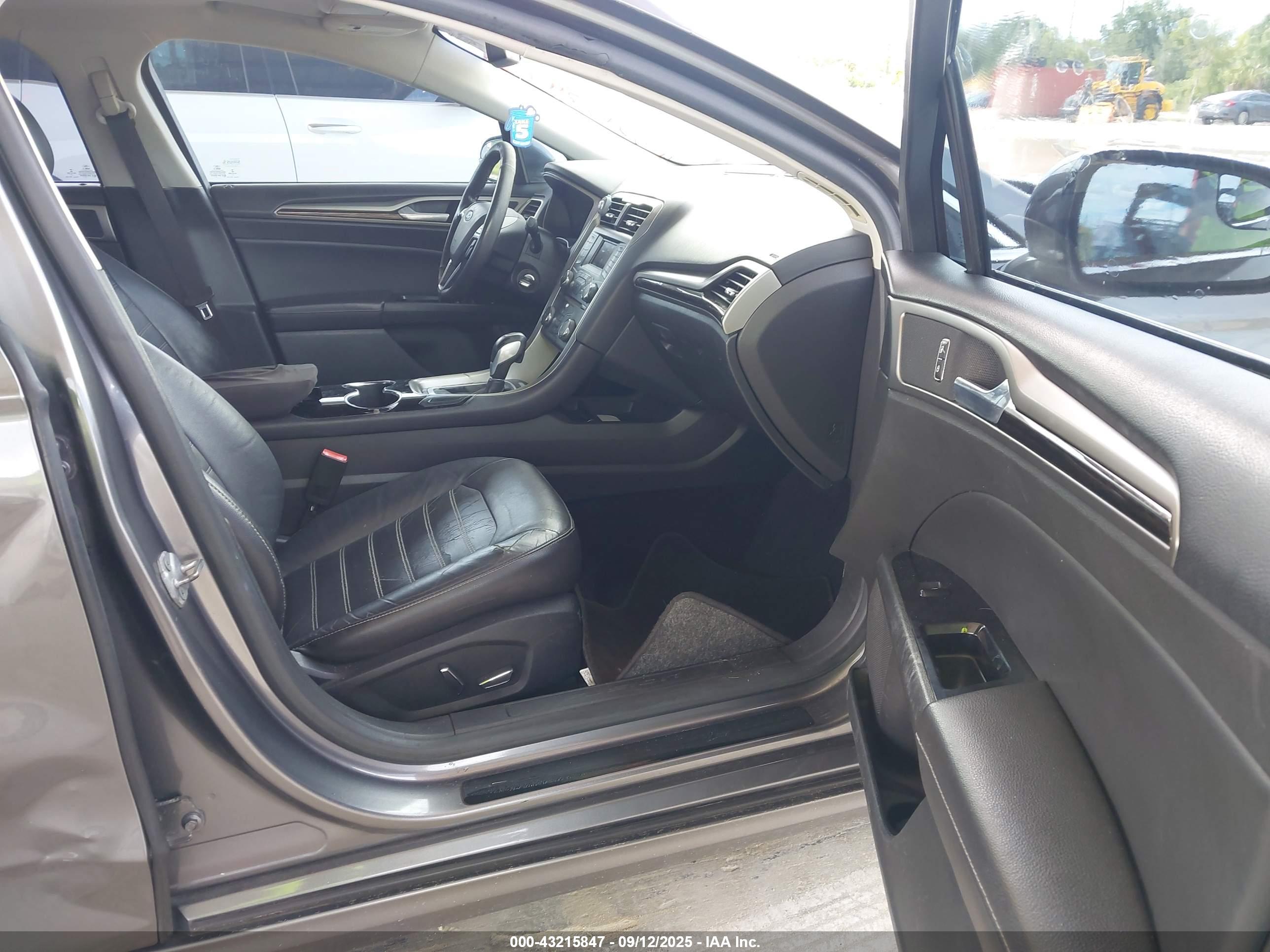 FORD FUSION image 5