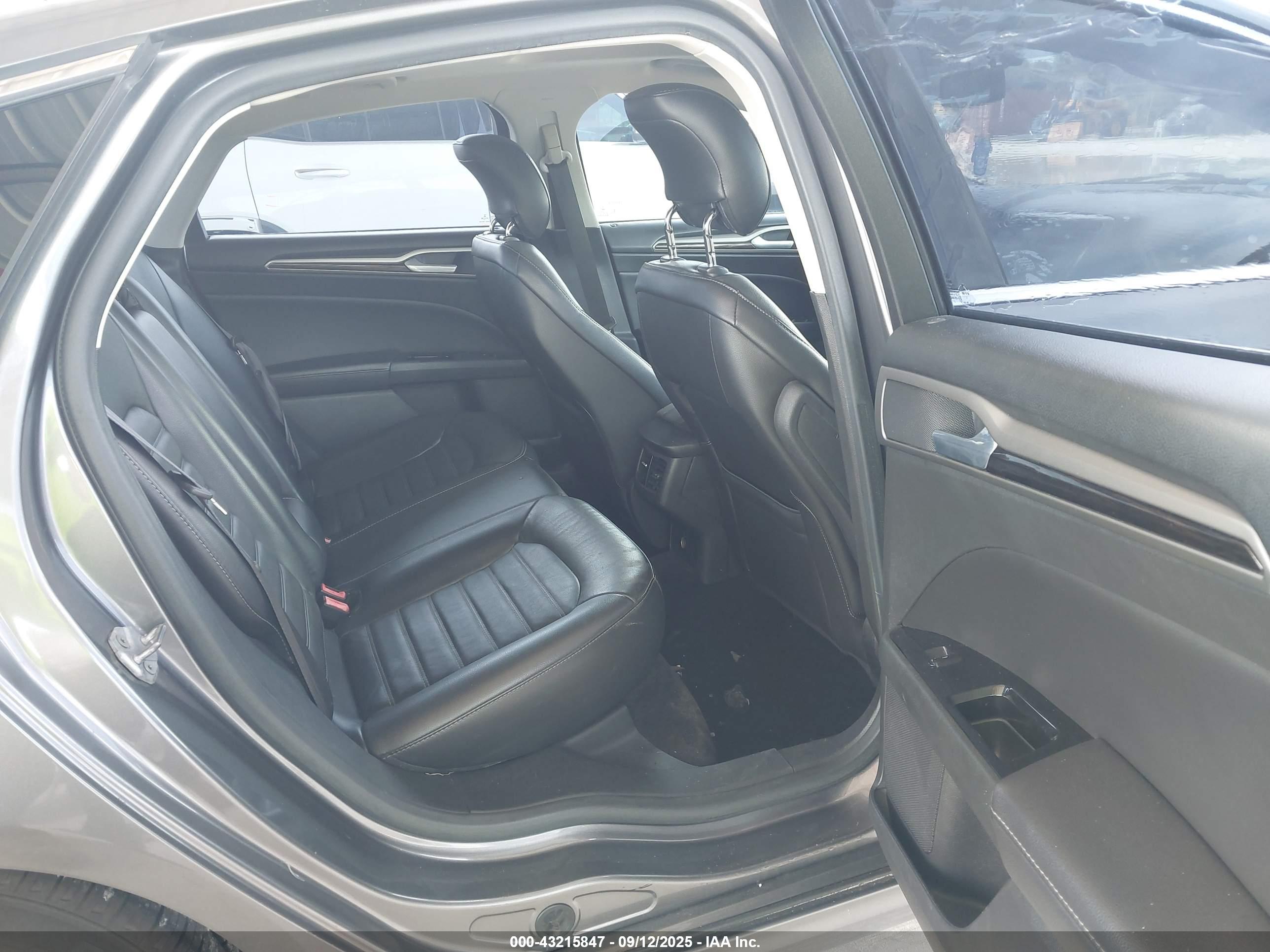 FORD FUSION image 8