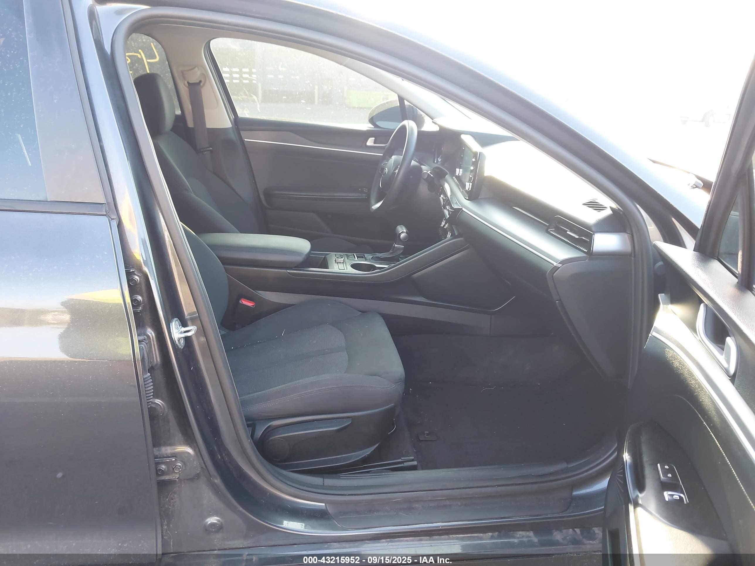 KIA K5 image 5