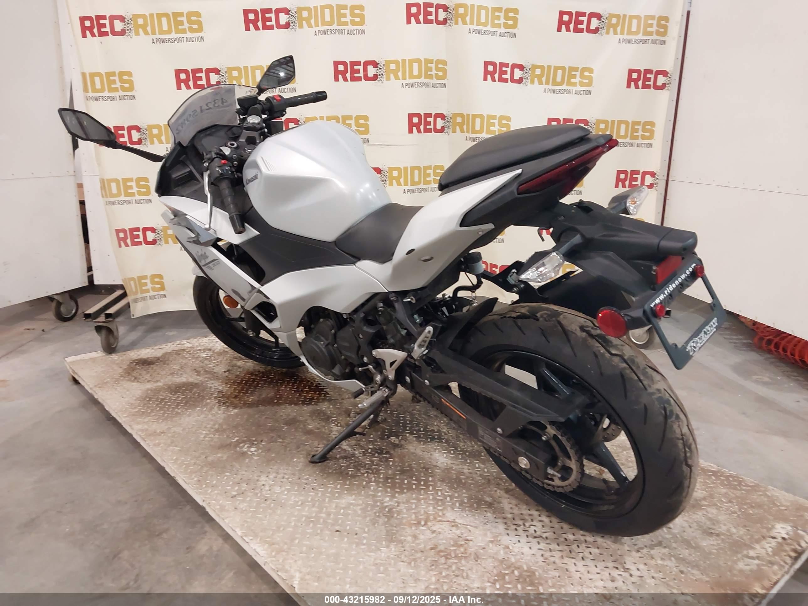 KAWASAKI EX500 image 3