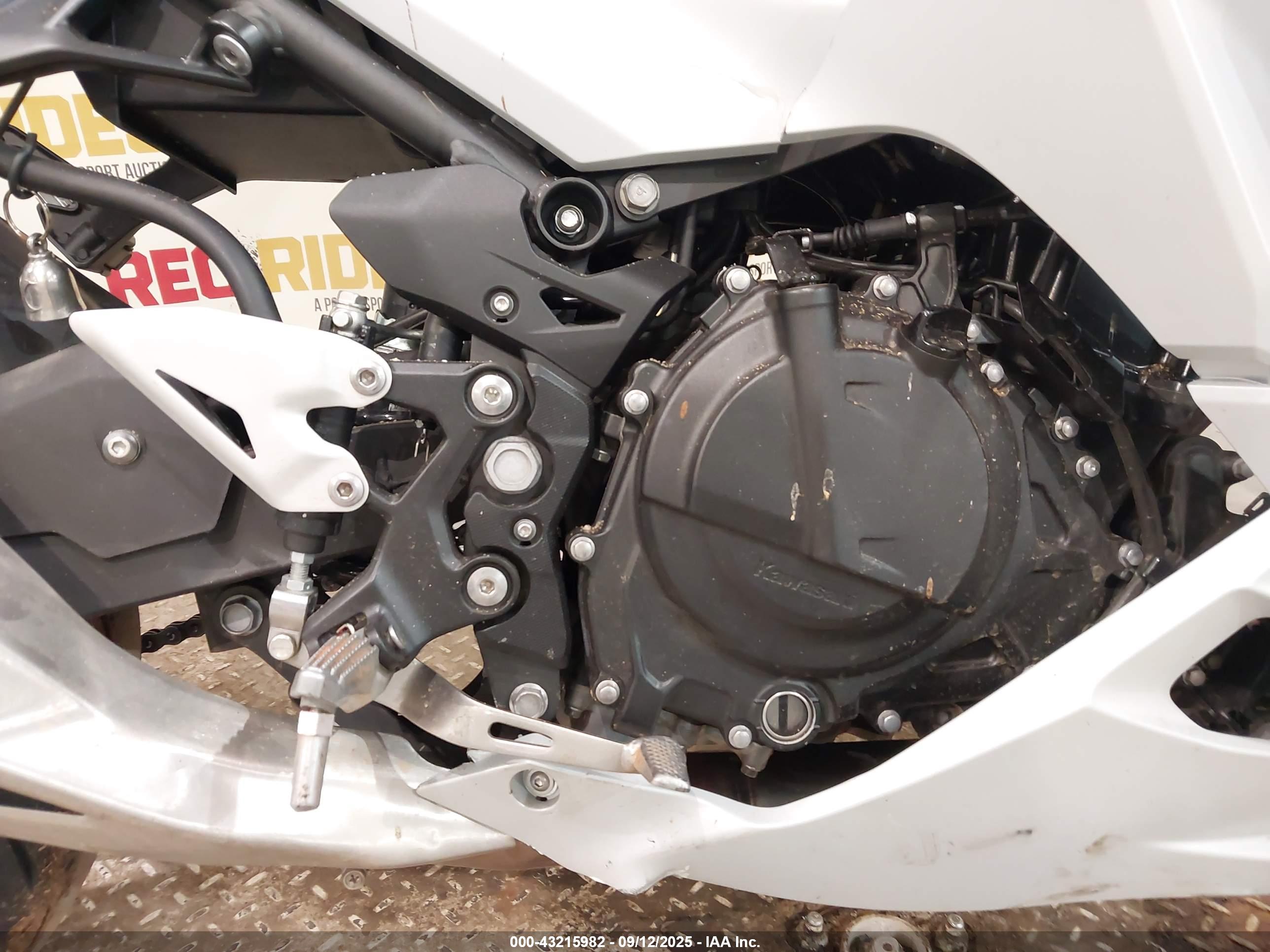 KAWASAKI EX500 image 8