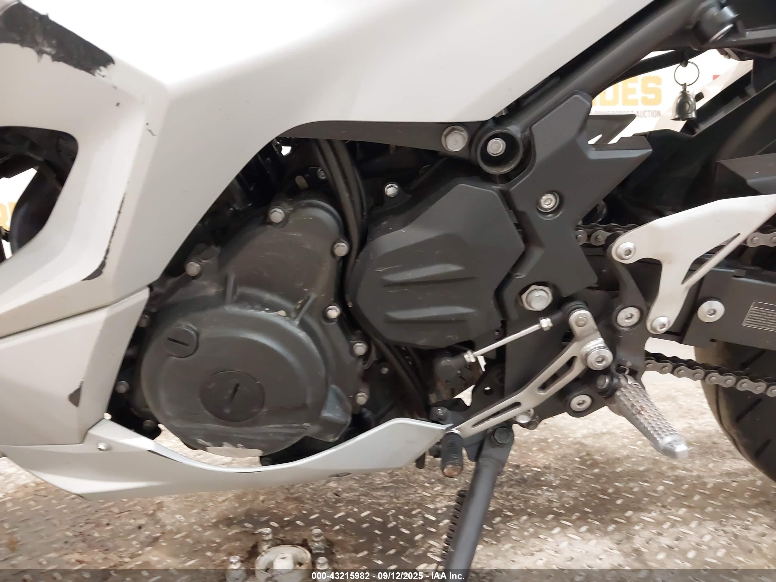 KAWASAKI EX500 image 9