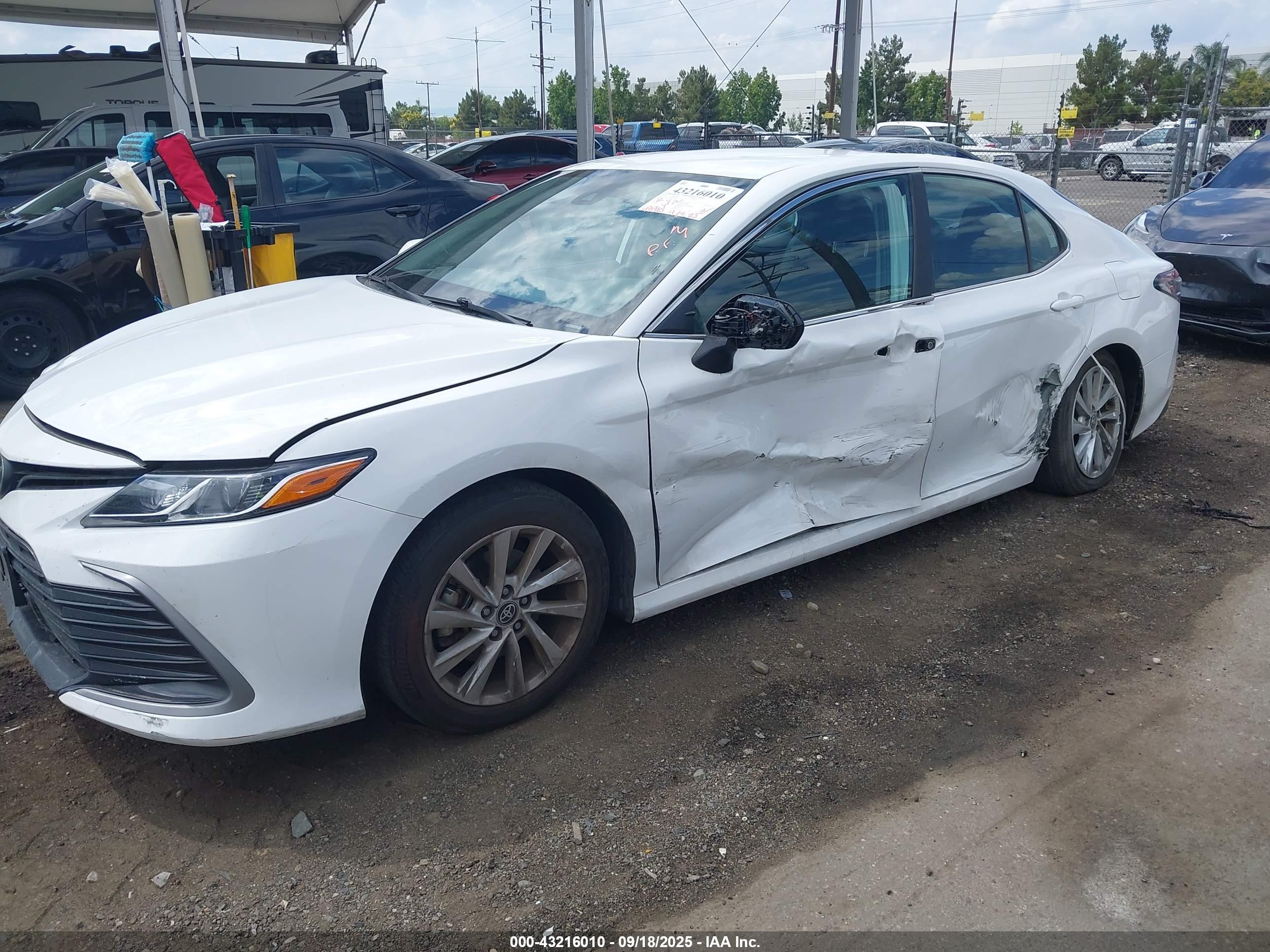 TOYOTA CAMRY image 2