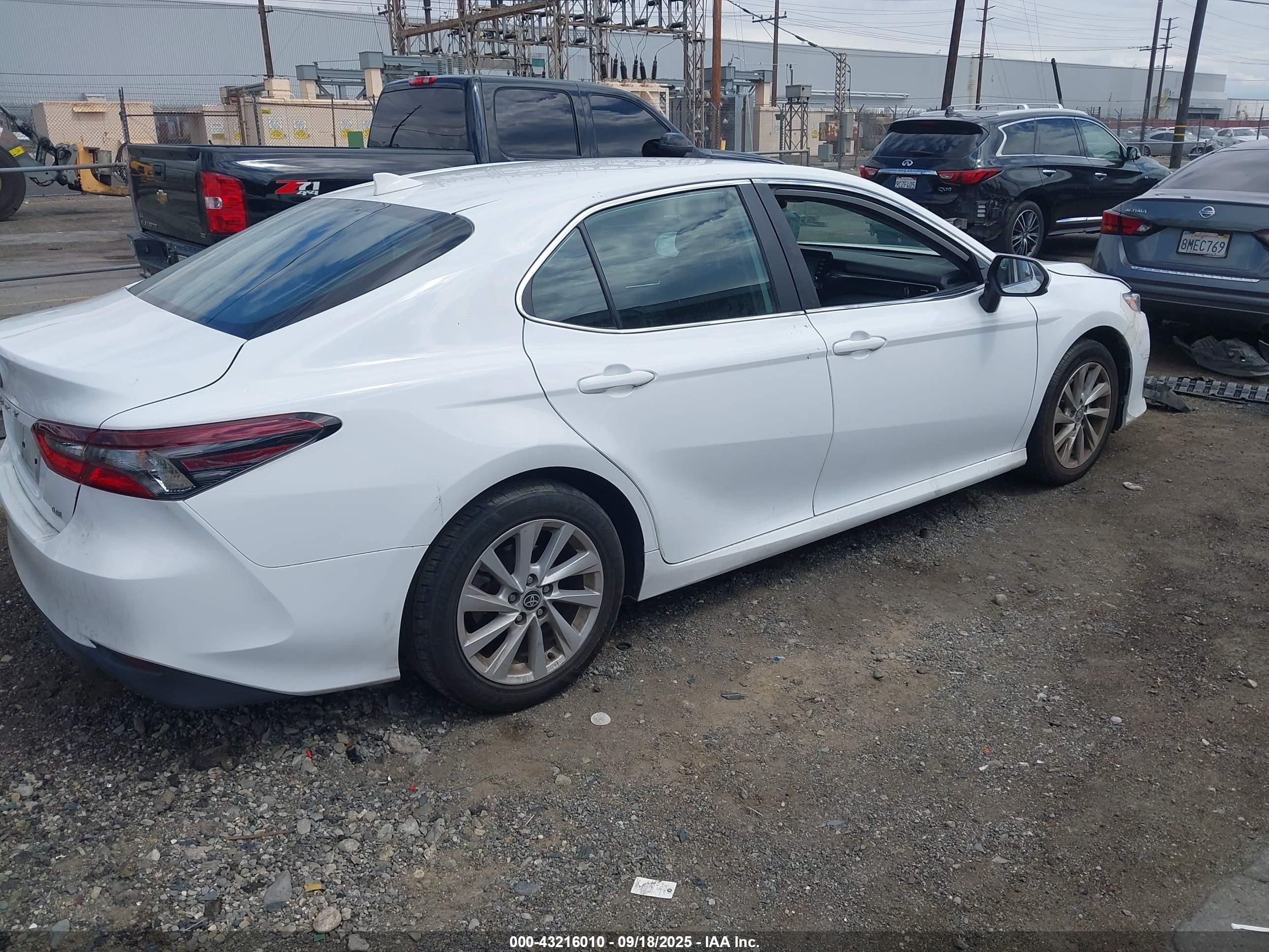 TOYOTA CAMRY image 4