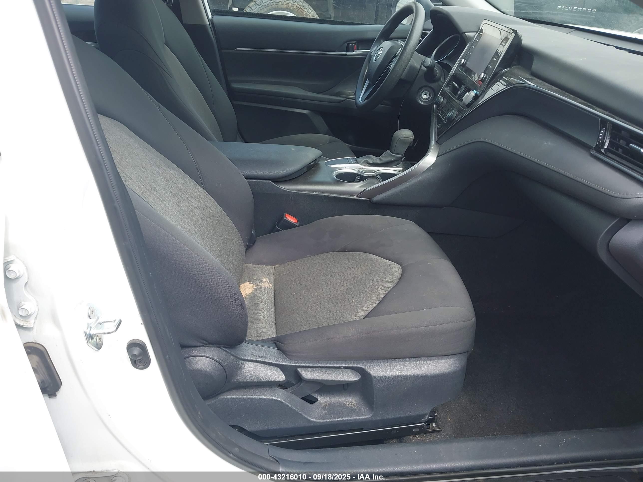 TOYOTA CAMRY image 5