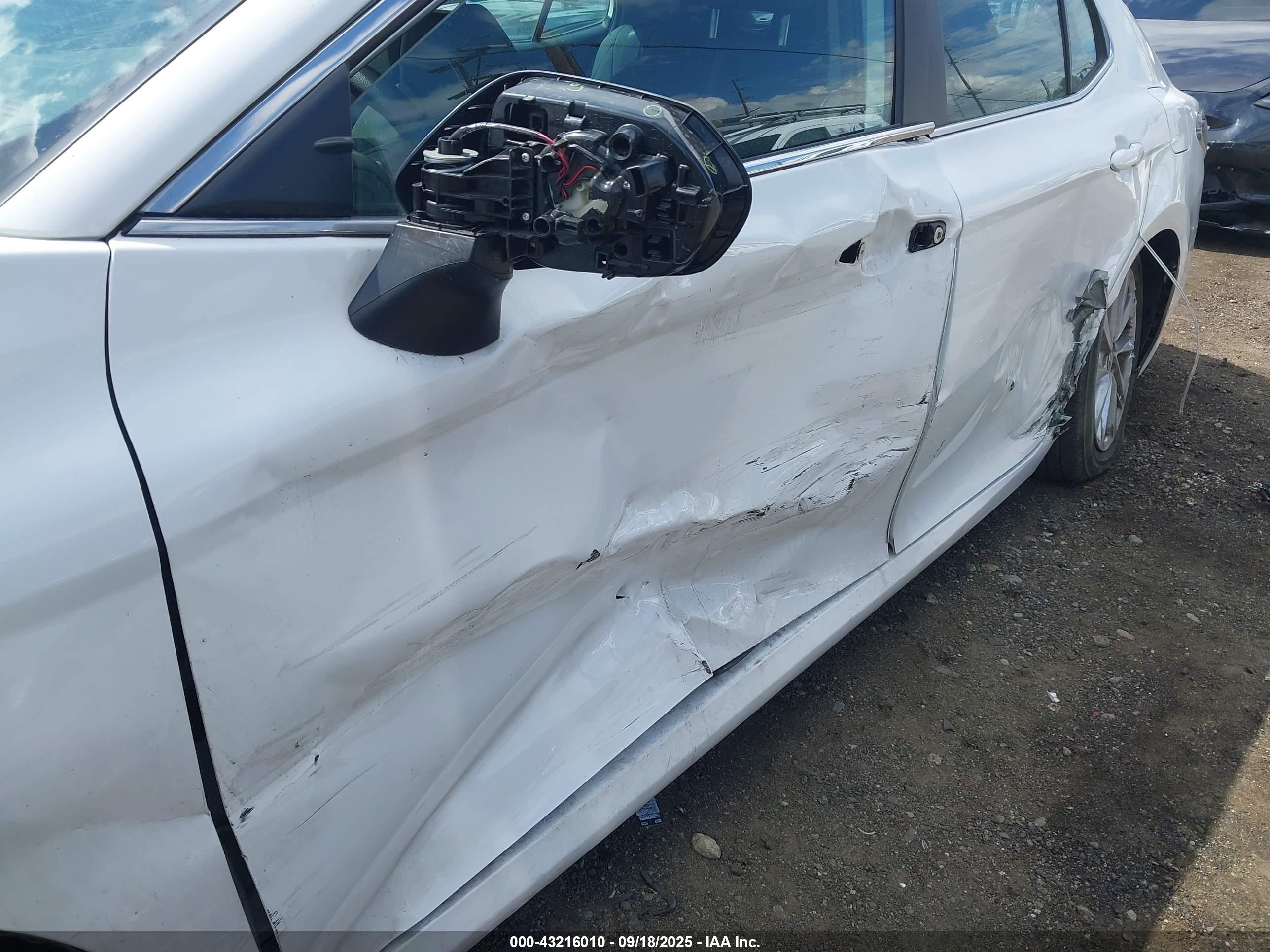 TOYOTA CAMRY image 6