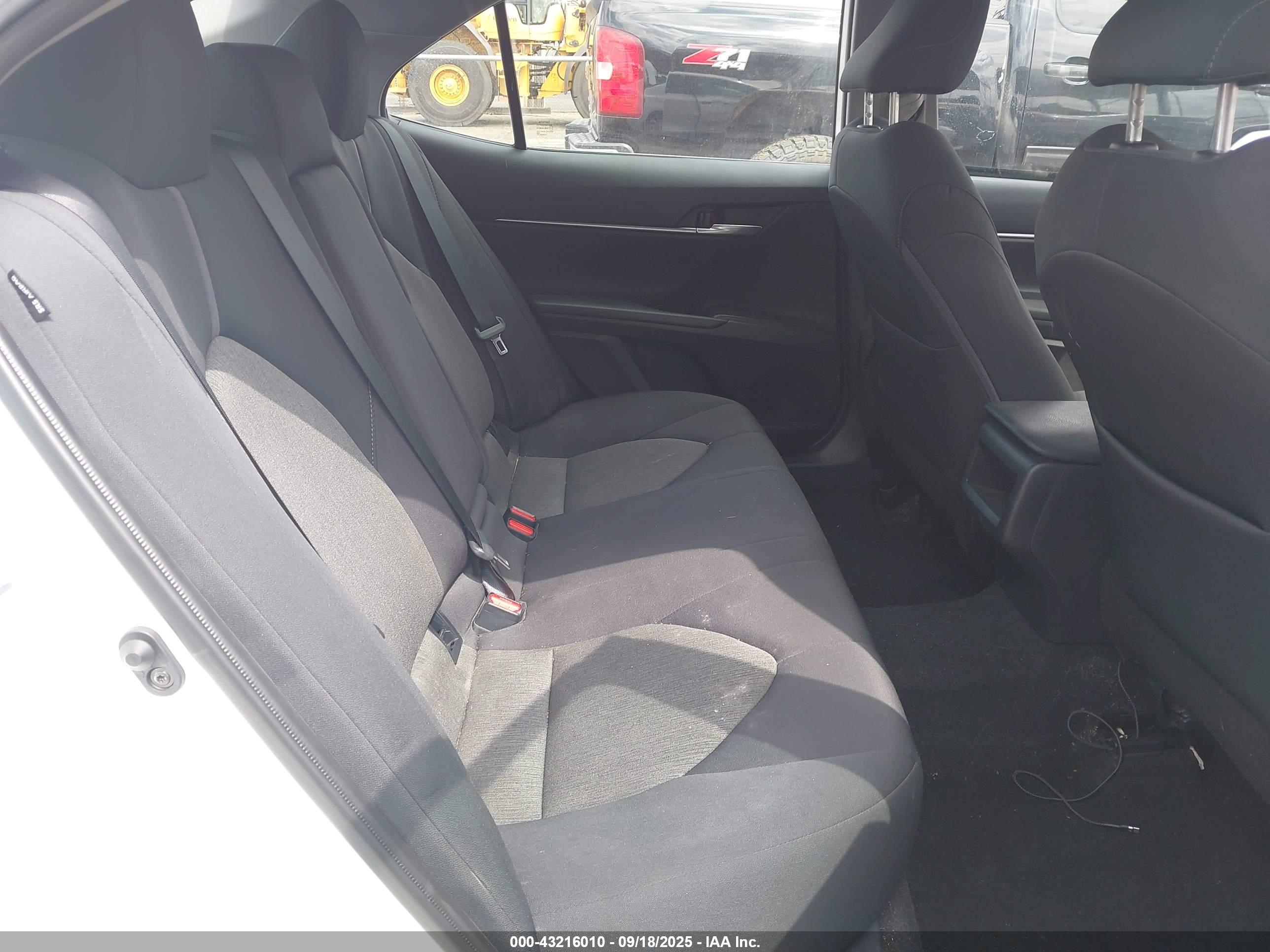 TOYOTA CAMRY image 8