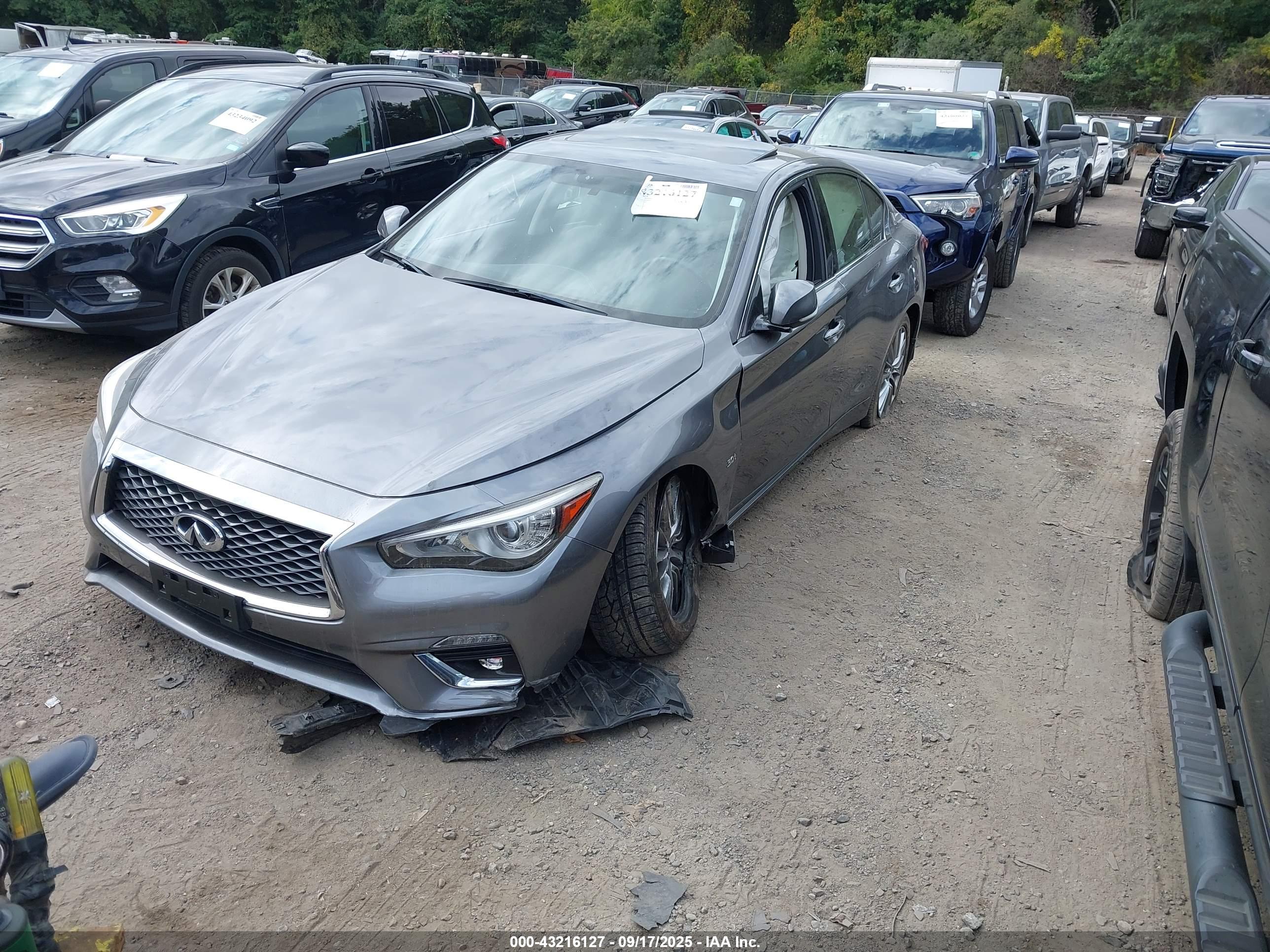 INFINITI Q50 image 2