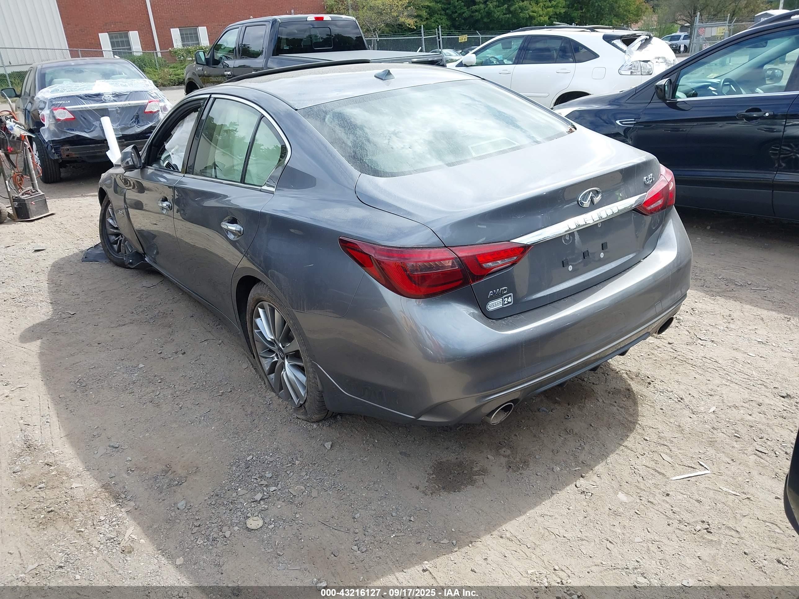 INFINITI Q50 image 3