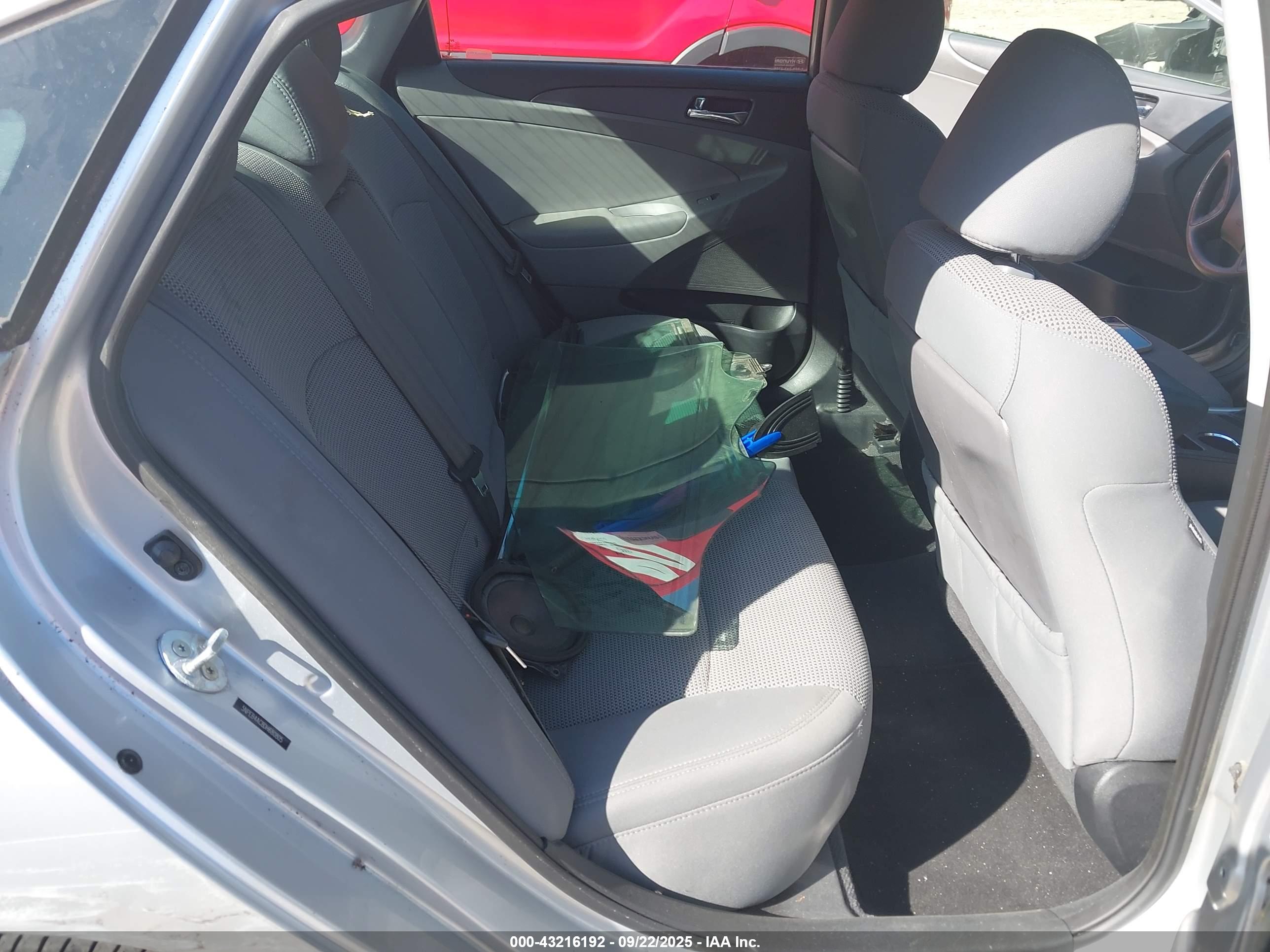 HYUNDAI SONATA image 8