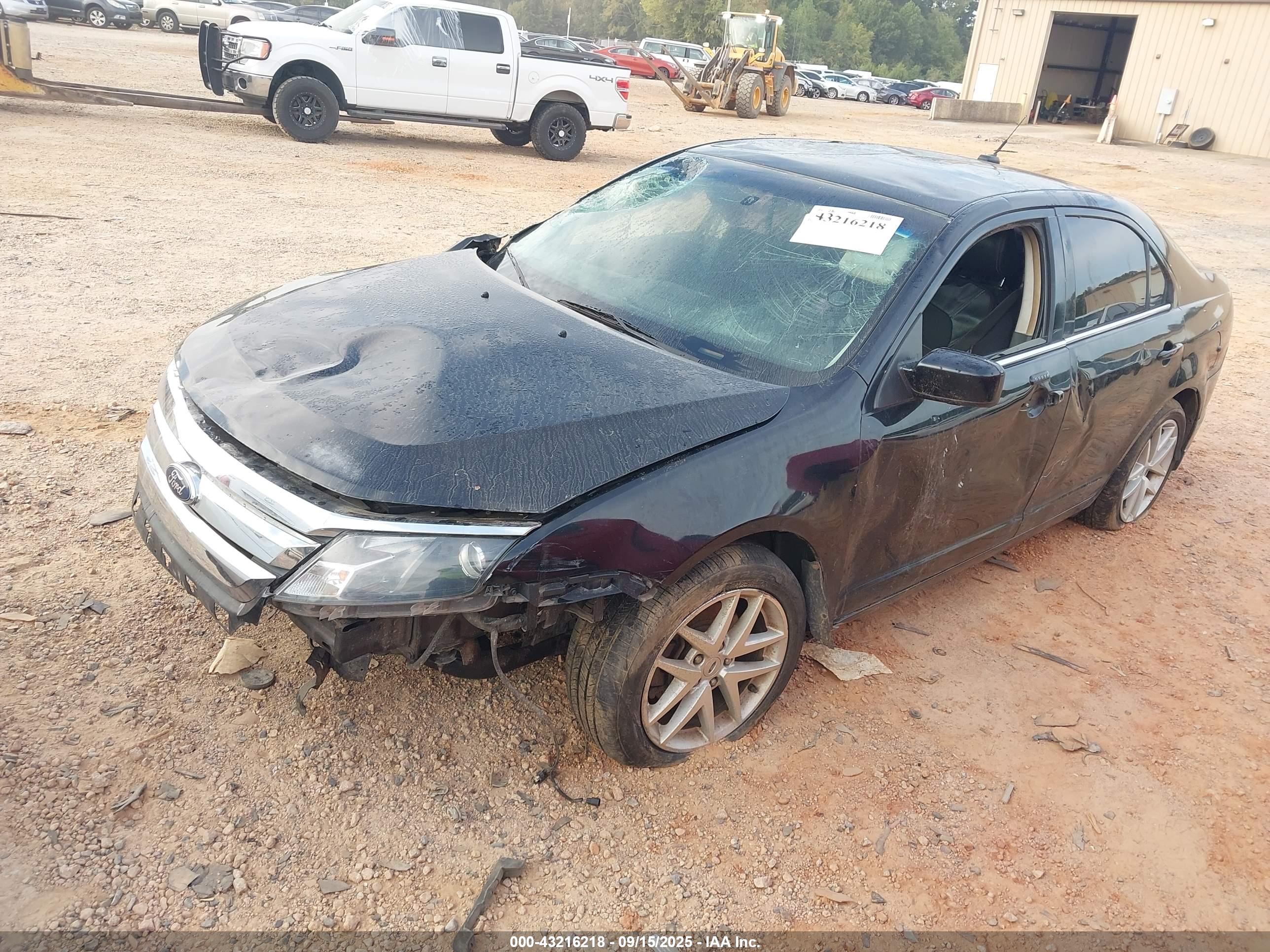 FORD FUSION image 2