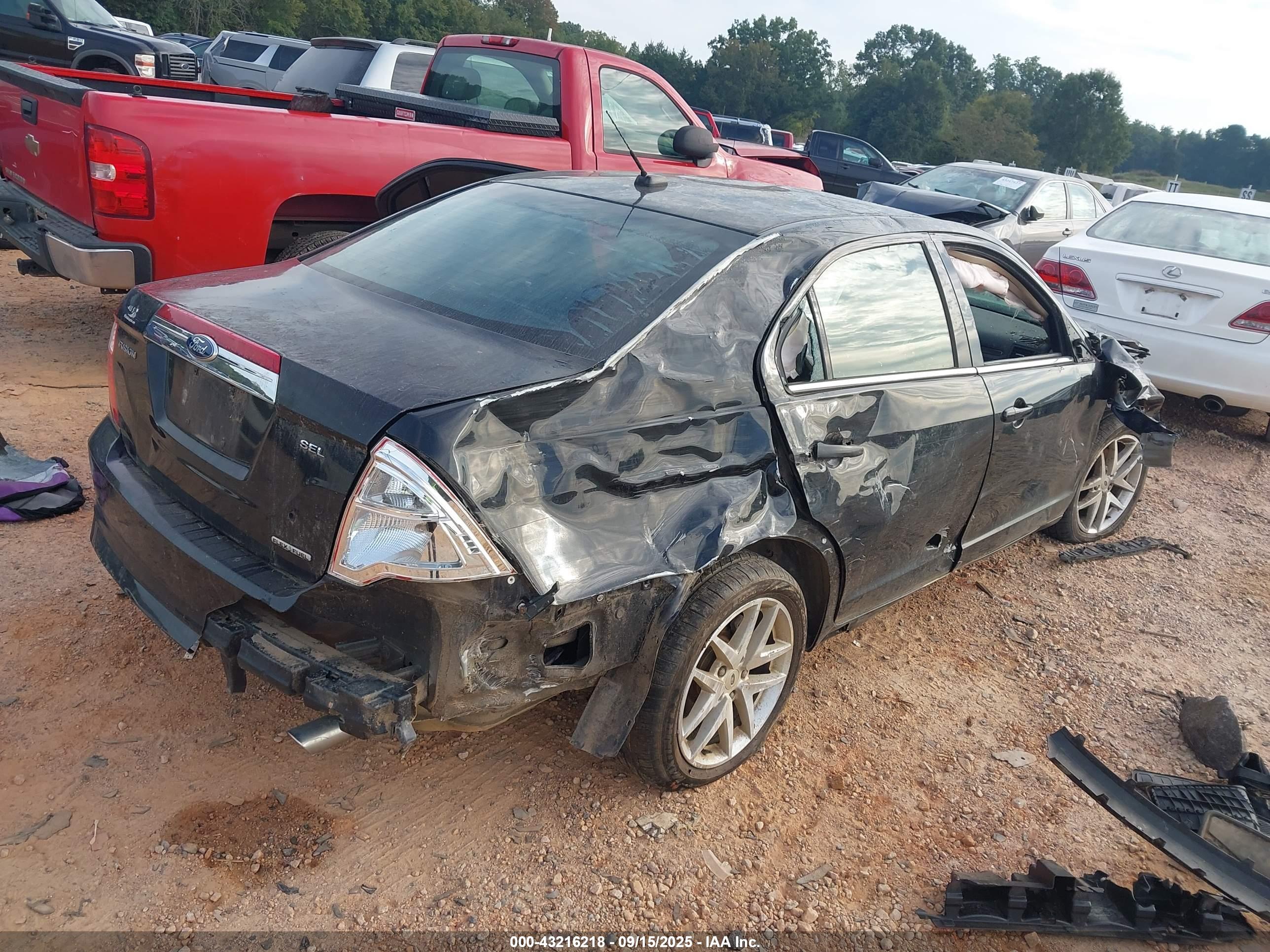 FORD FUSION image 4