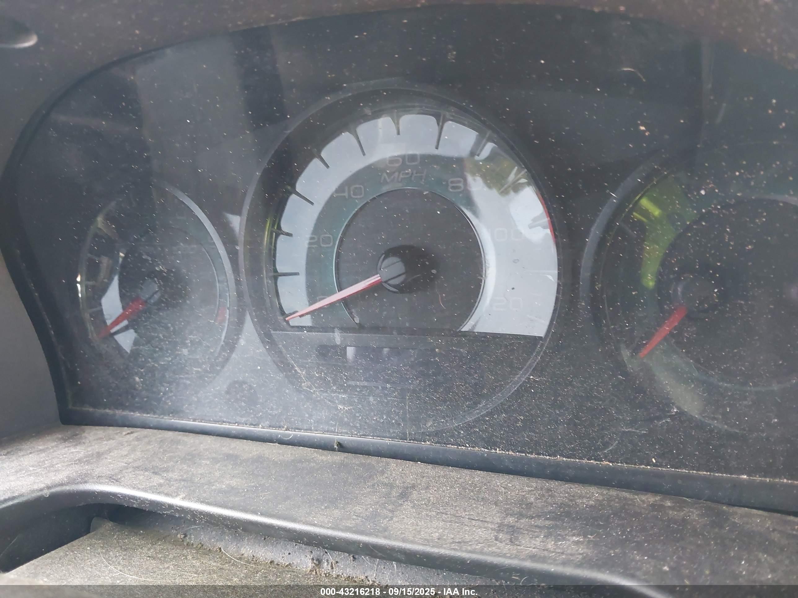 FORD FUSION image 7