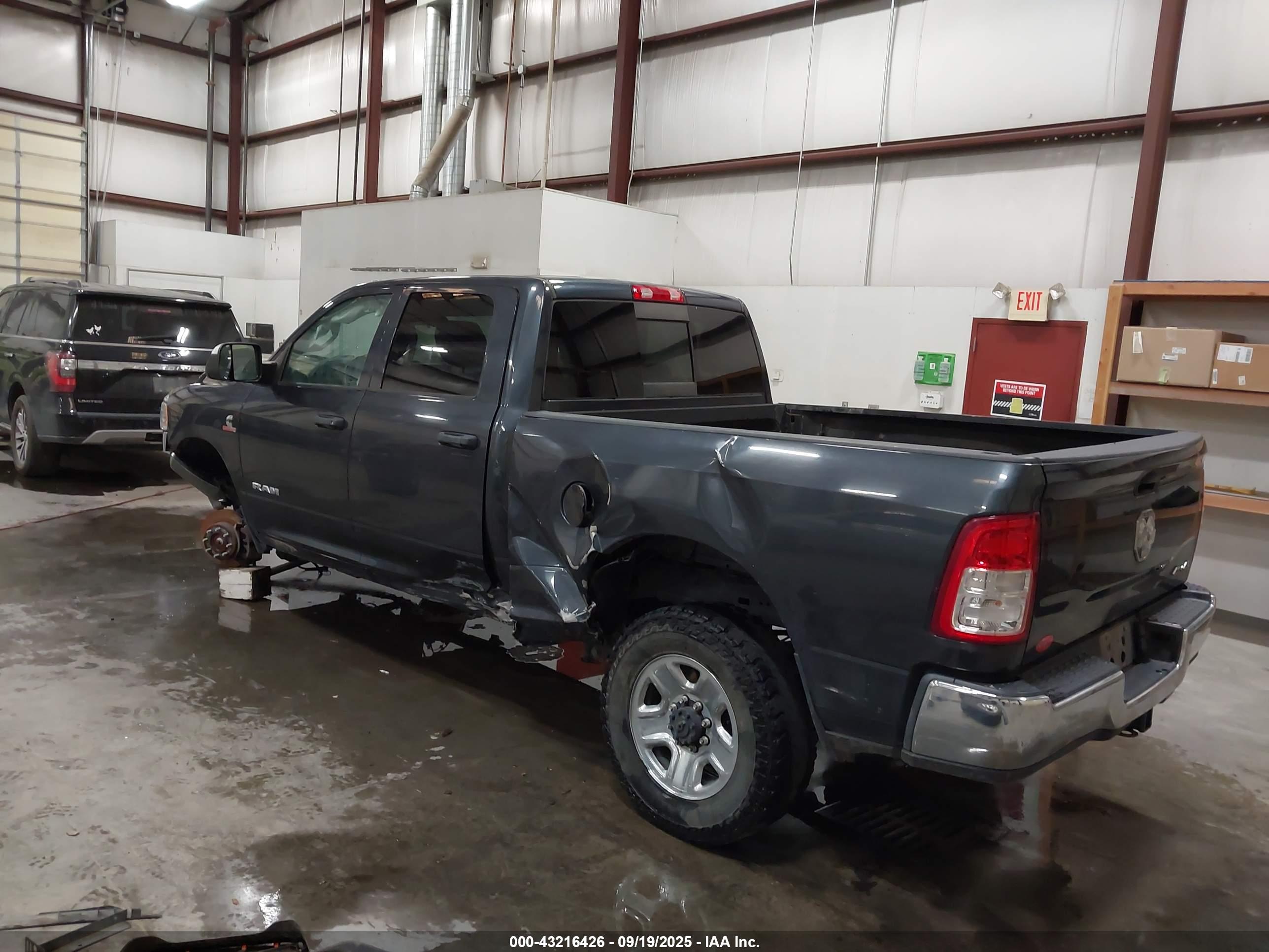 RAM 2500 image 3