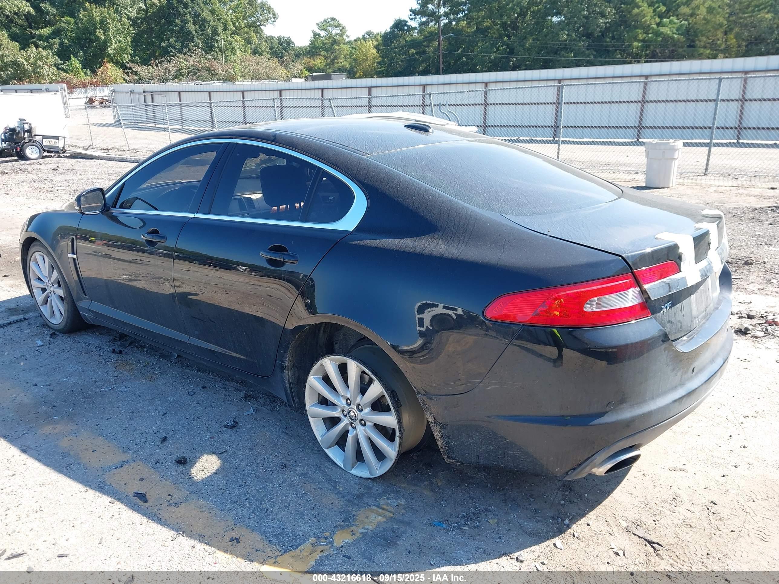 JAGUAR XF image 3