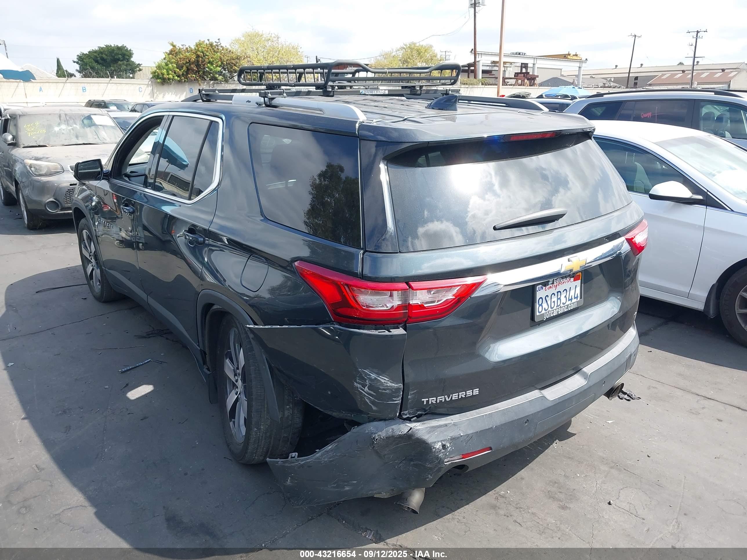 CHEVROLET TRAVERSE image 3