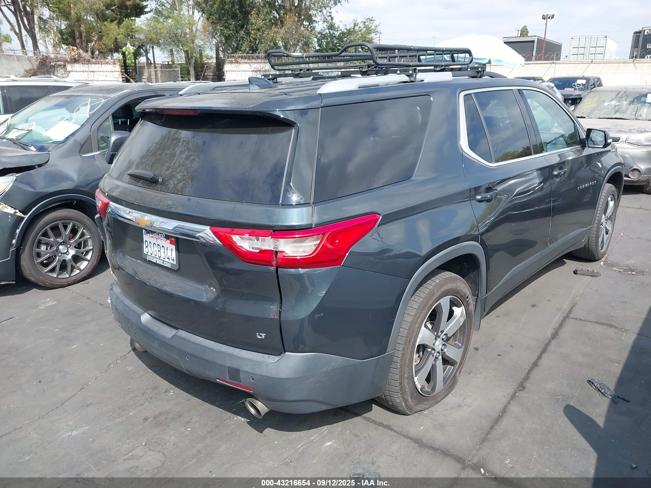 CHEVROLET TRAVERSE image 4