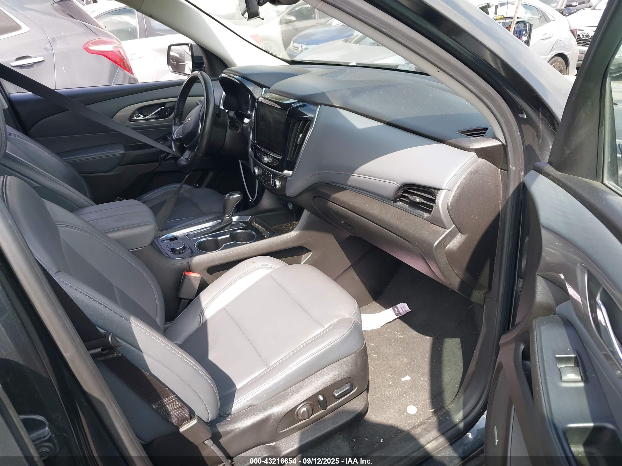 CHEVROLET TRAVERSE image 5