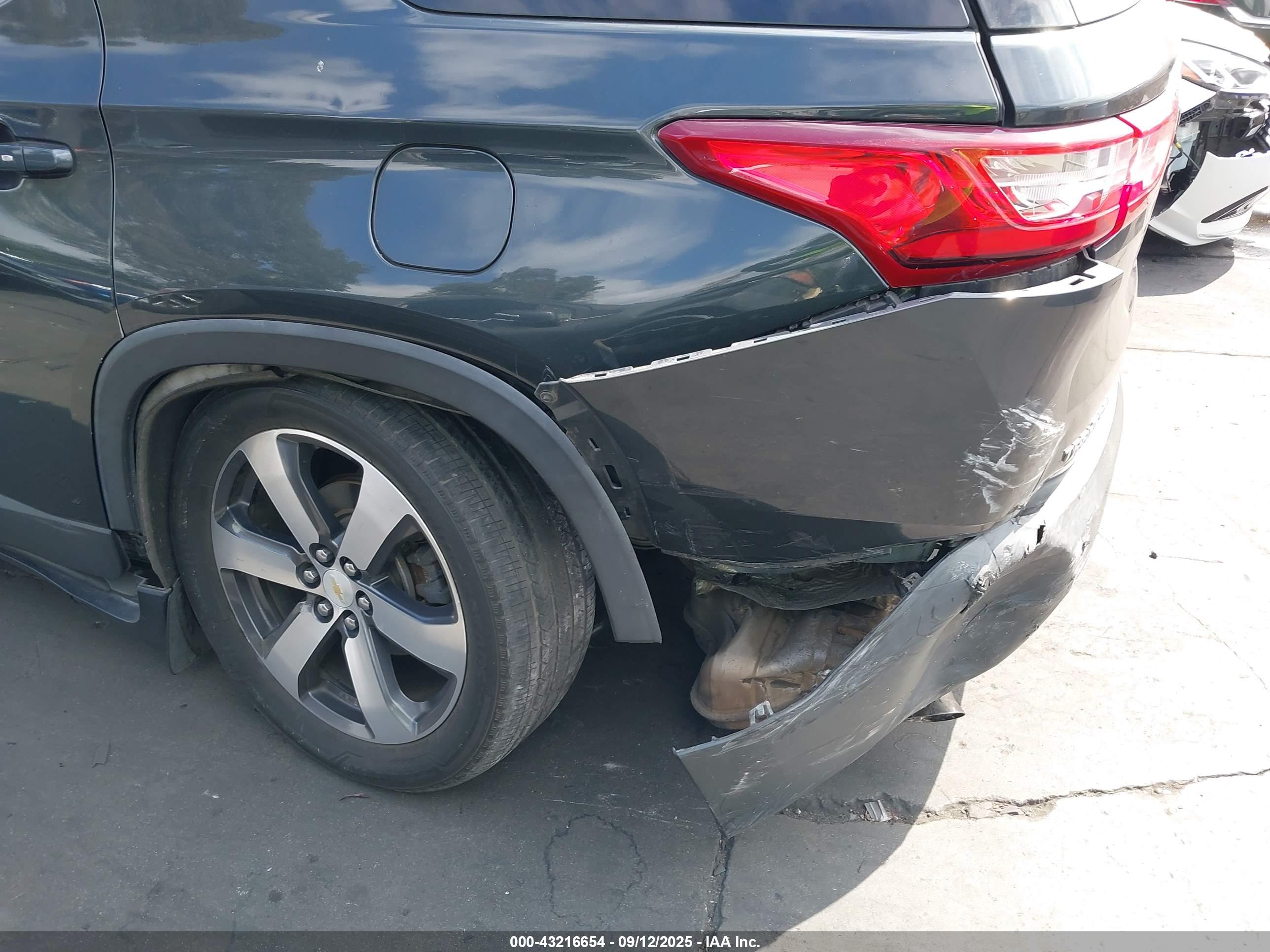 CHEVROLET TRAVERSE image 6