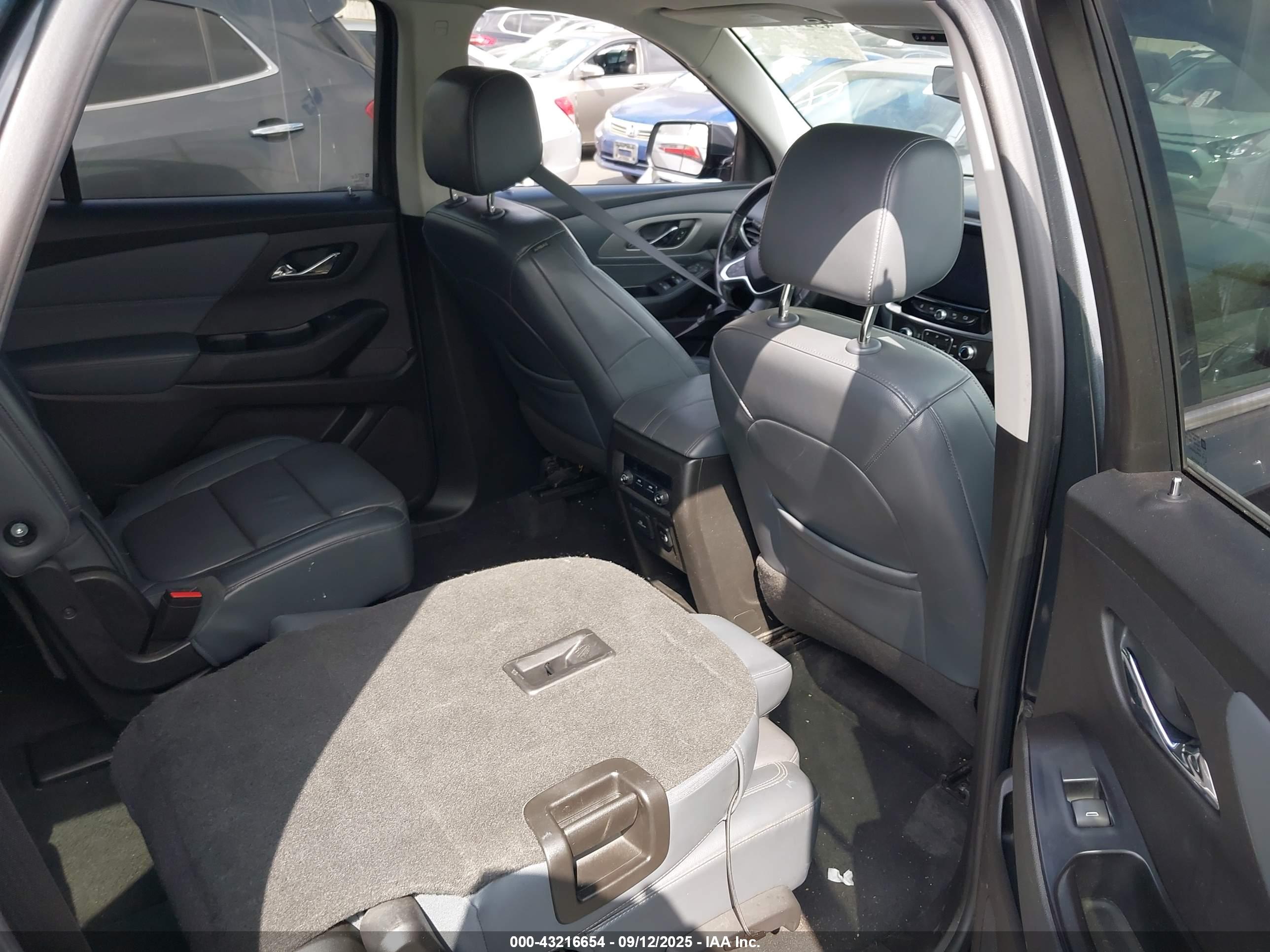 CHEVROLET TRAVERSE image 8