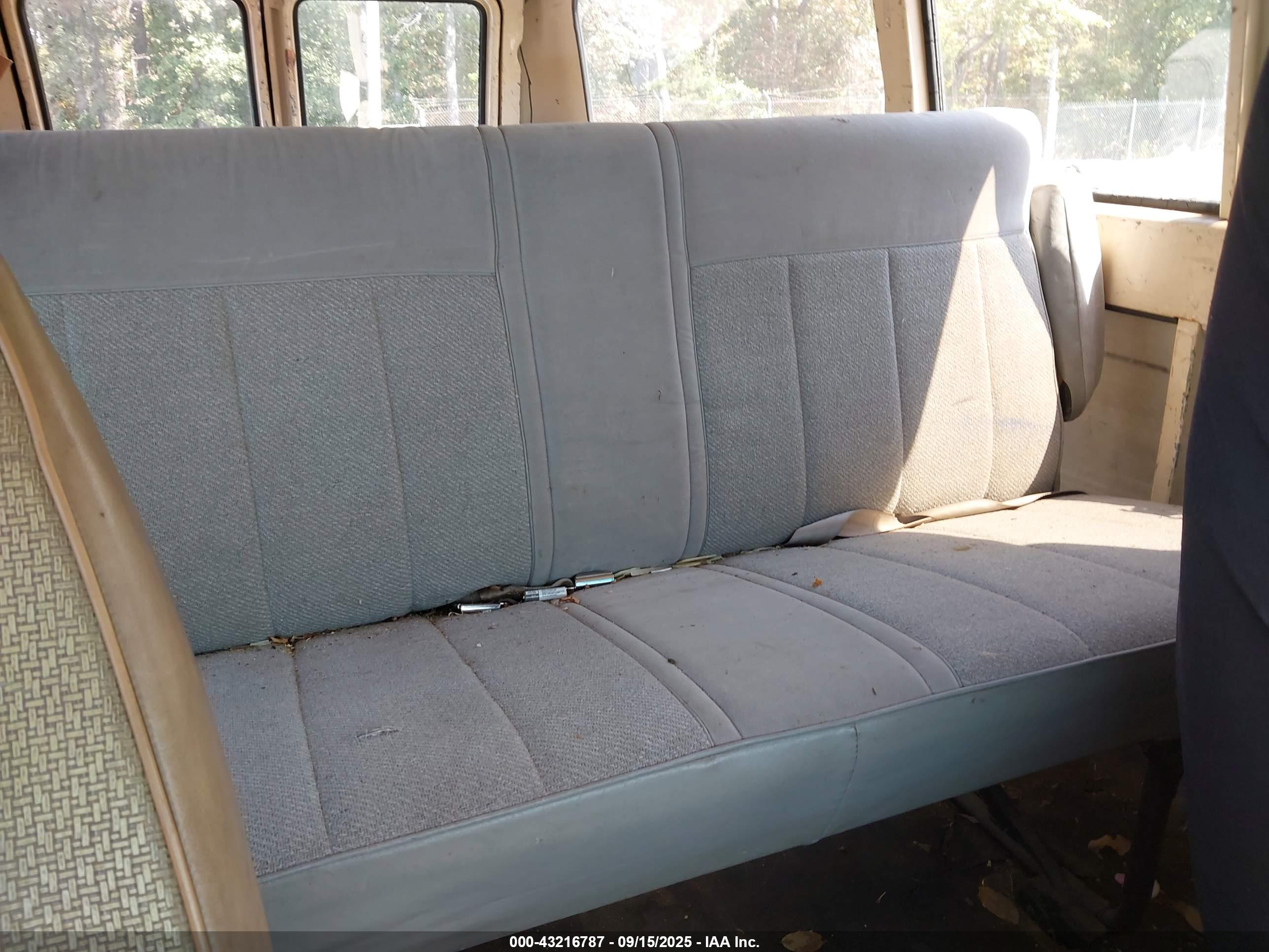 CHEVROLET G30 image 8