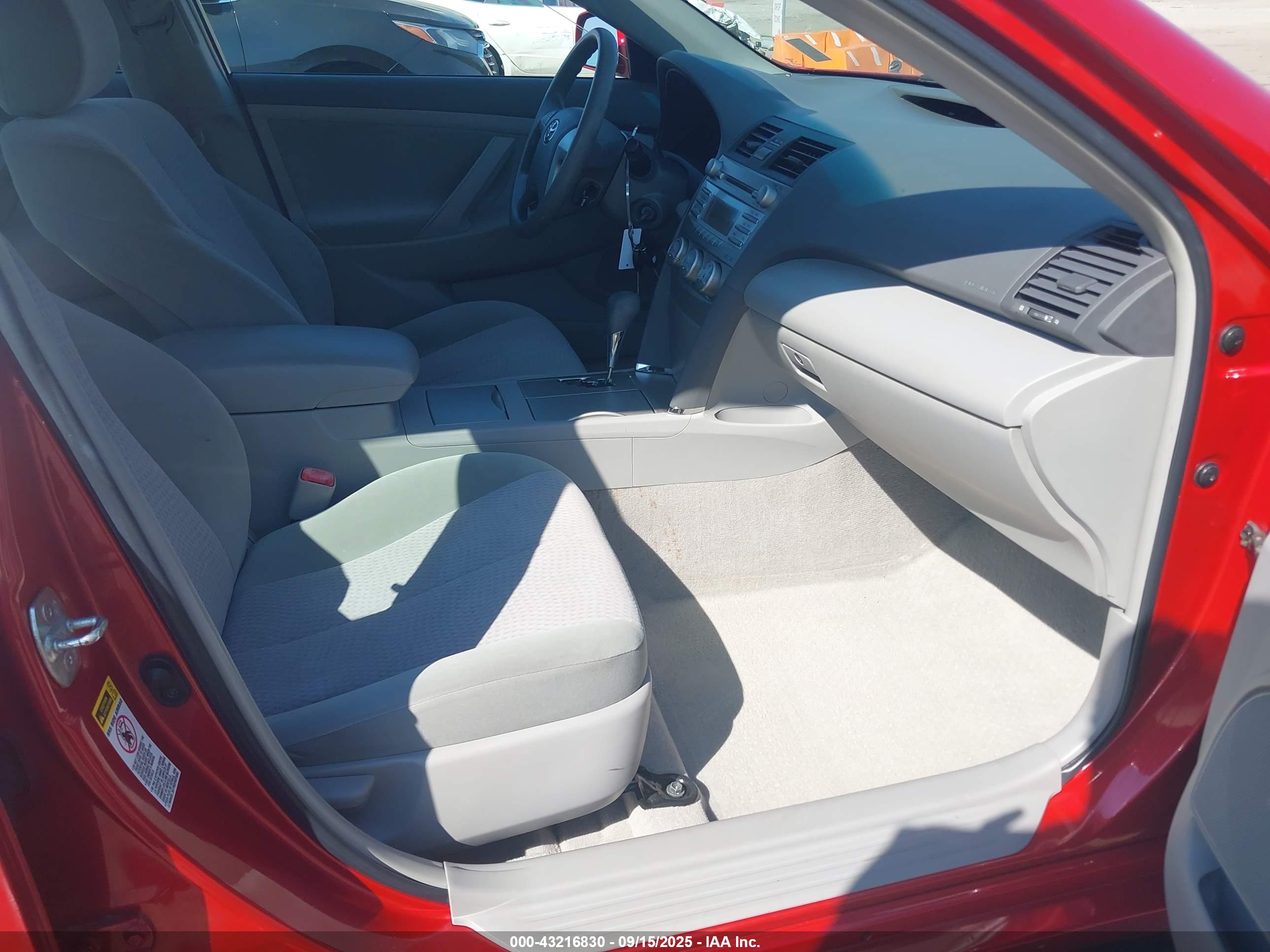 TOYOTA CAMRY image 5