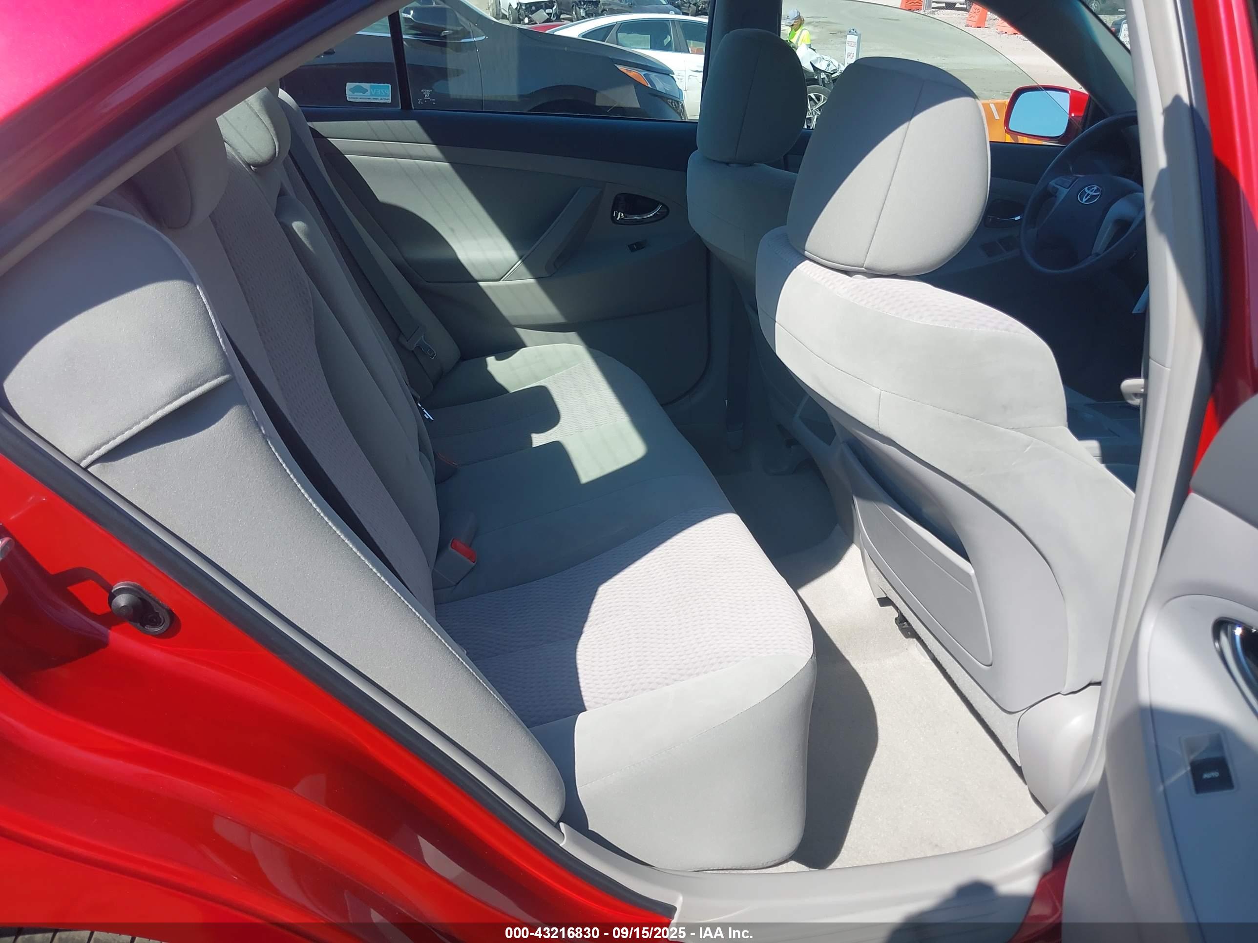 TOYOTA CAMRY image 8