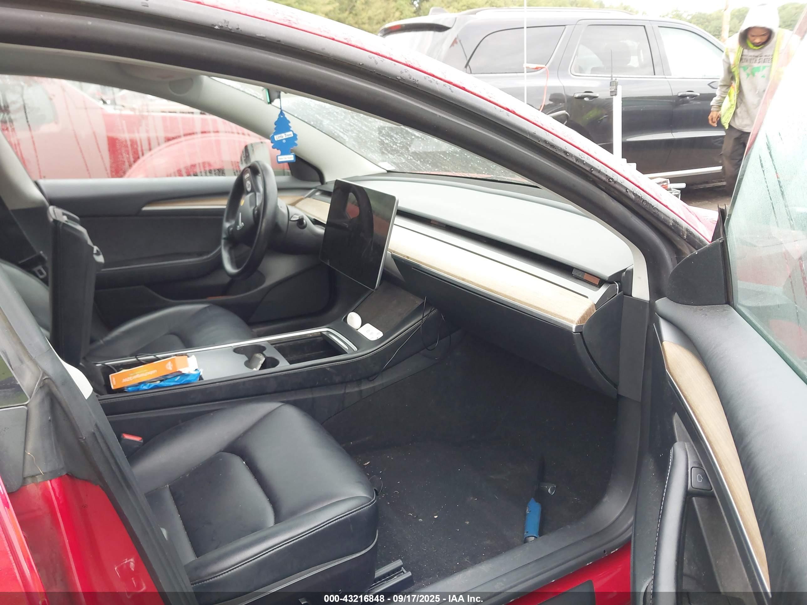 TESLA MODEL image 5