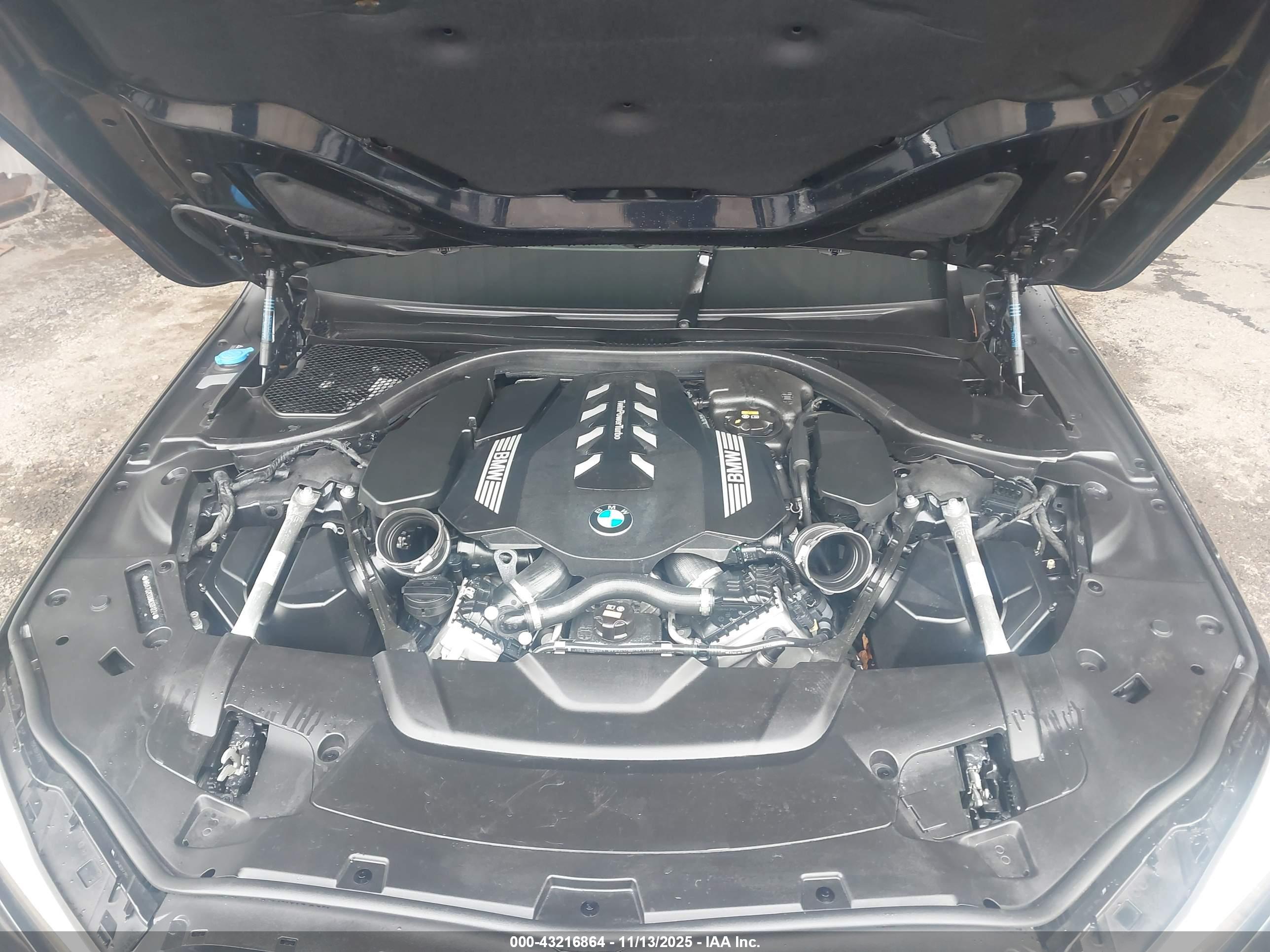 BMW 750 image 10