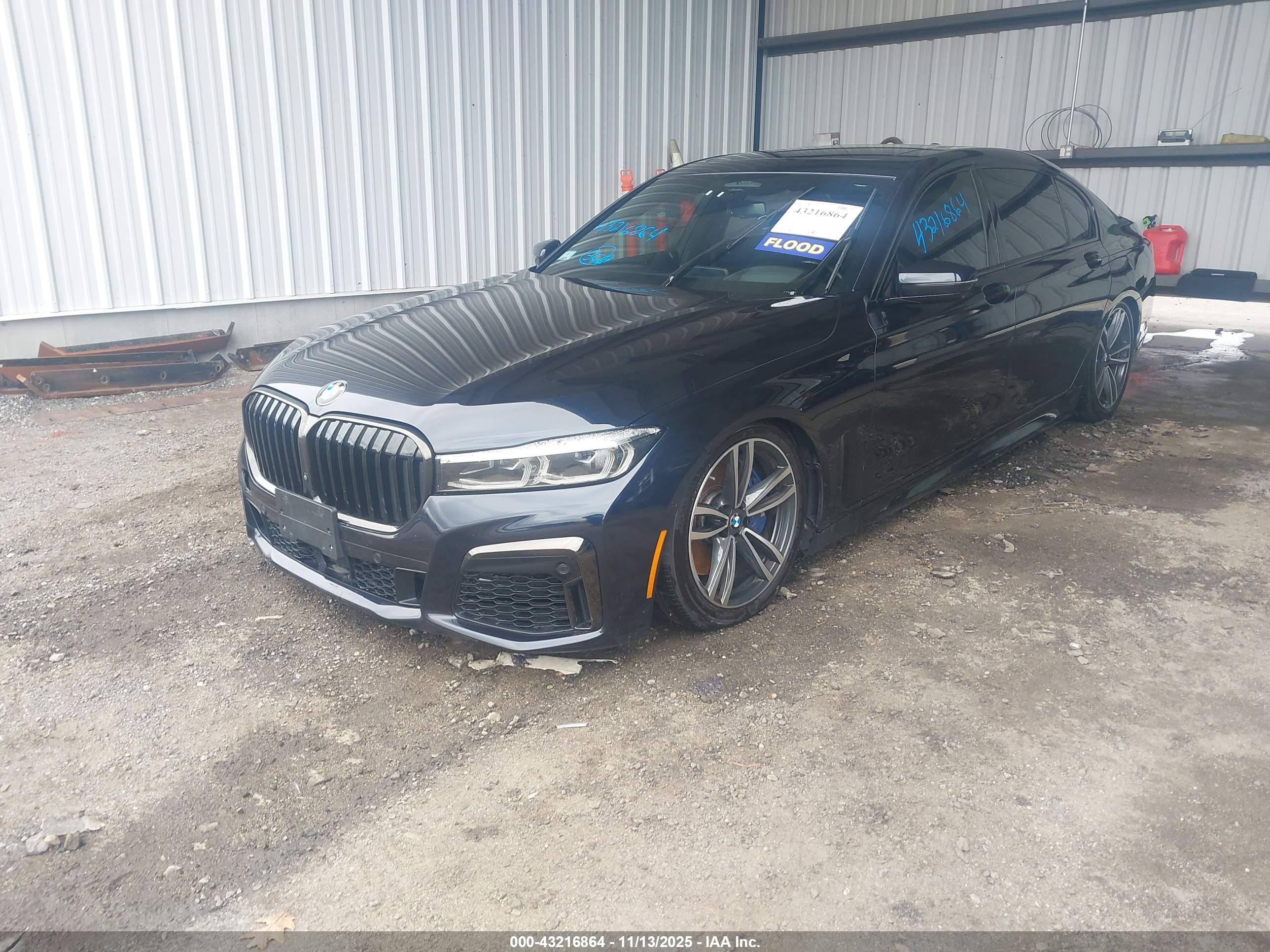 BMW 750 image 2