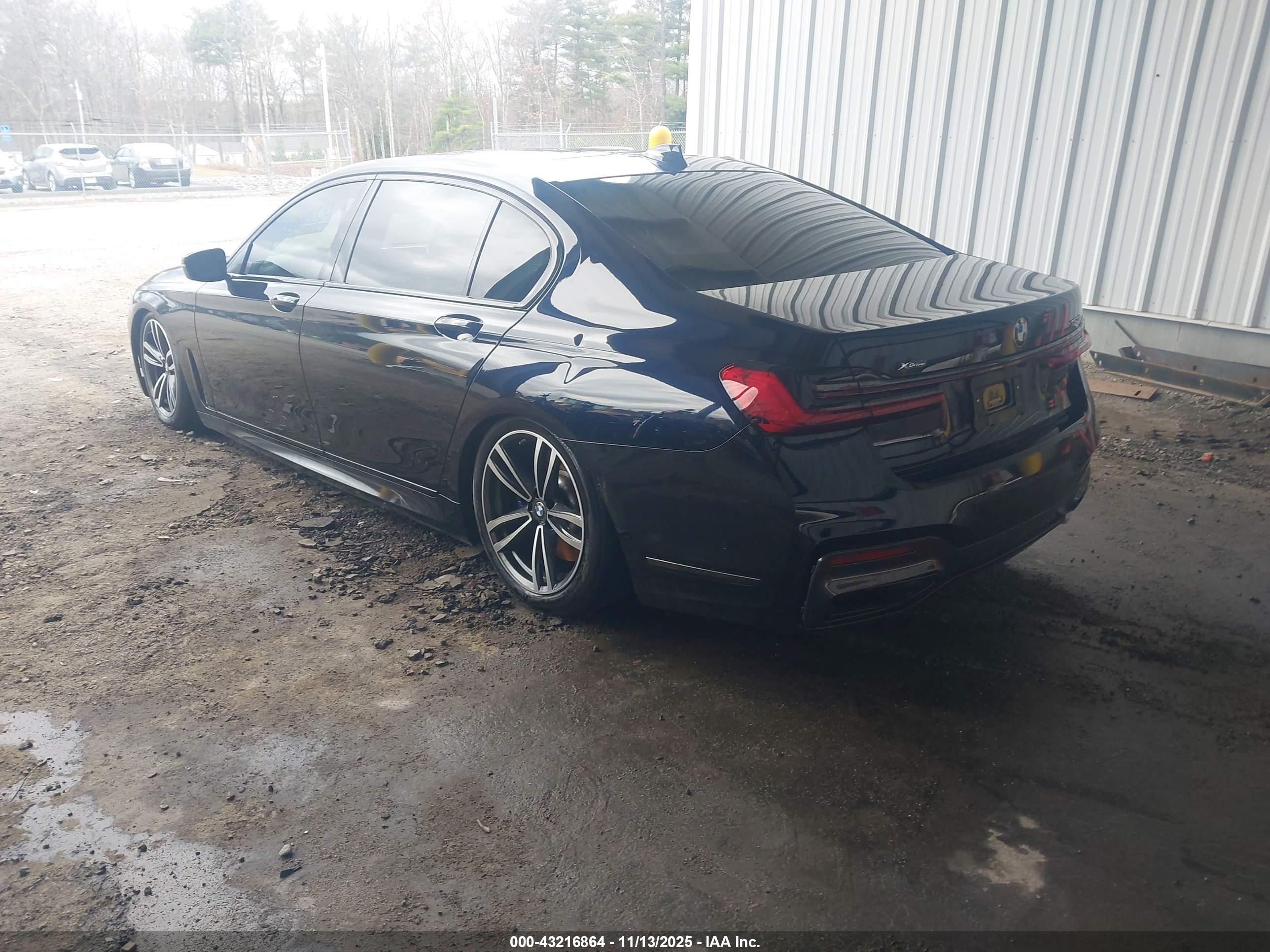BMW 750 image 3