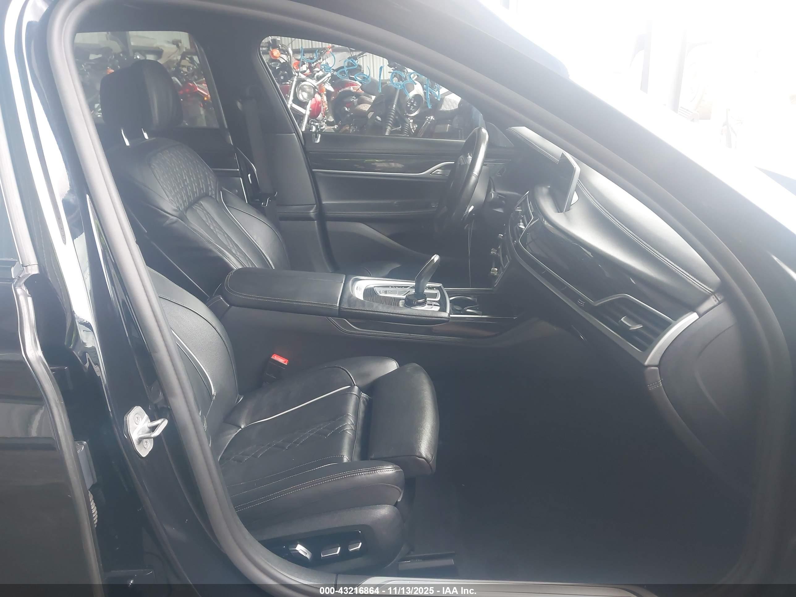 BMW 750 image 5