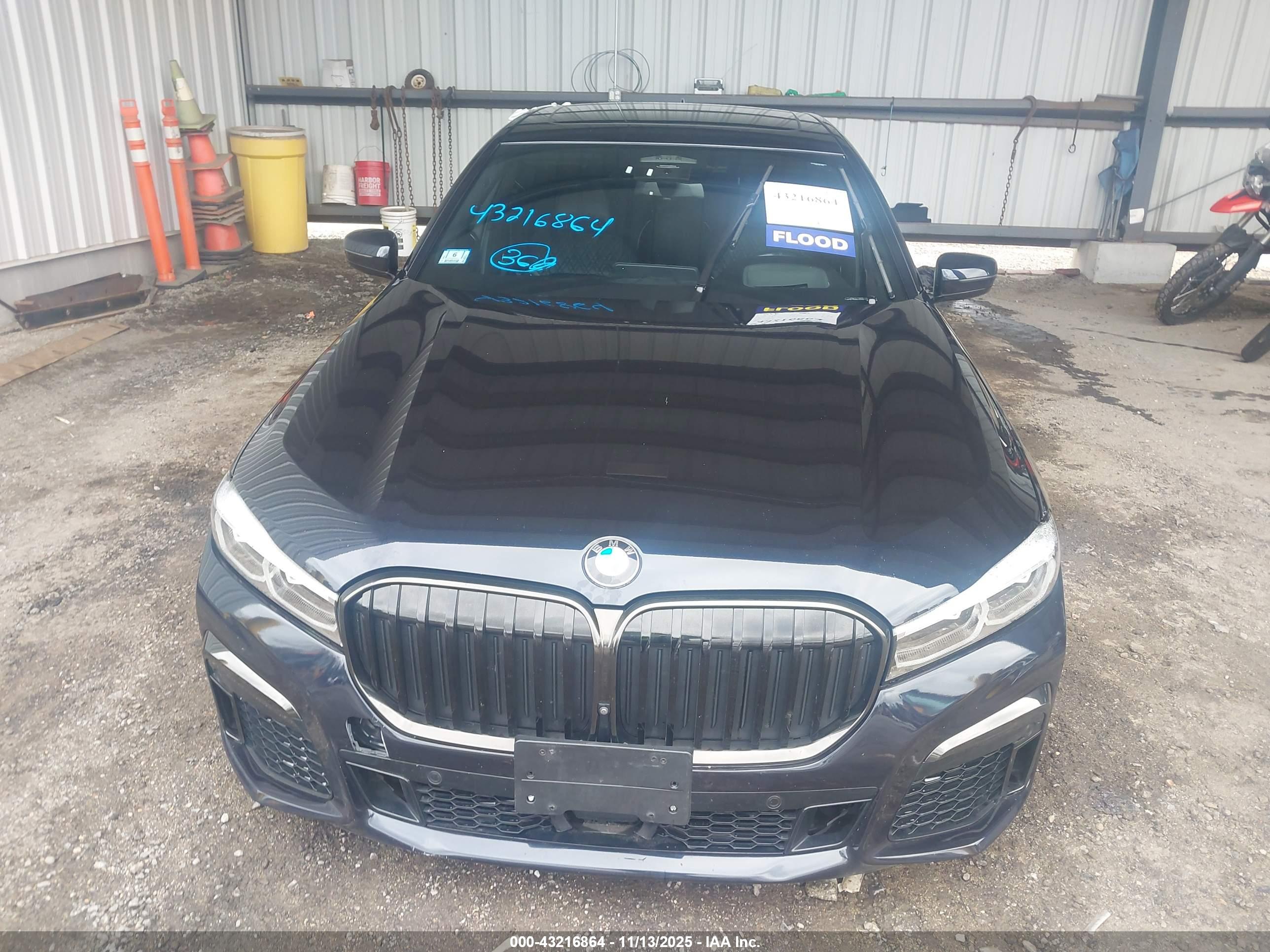 BMW 750 image 6